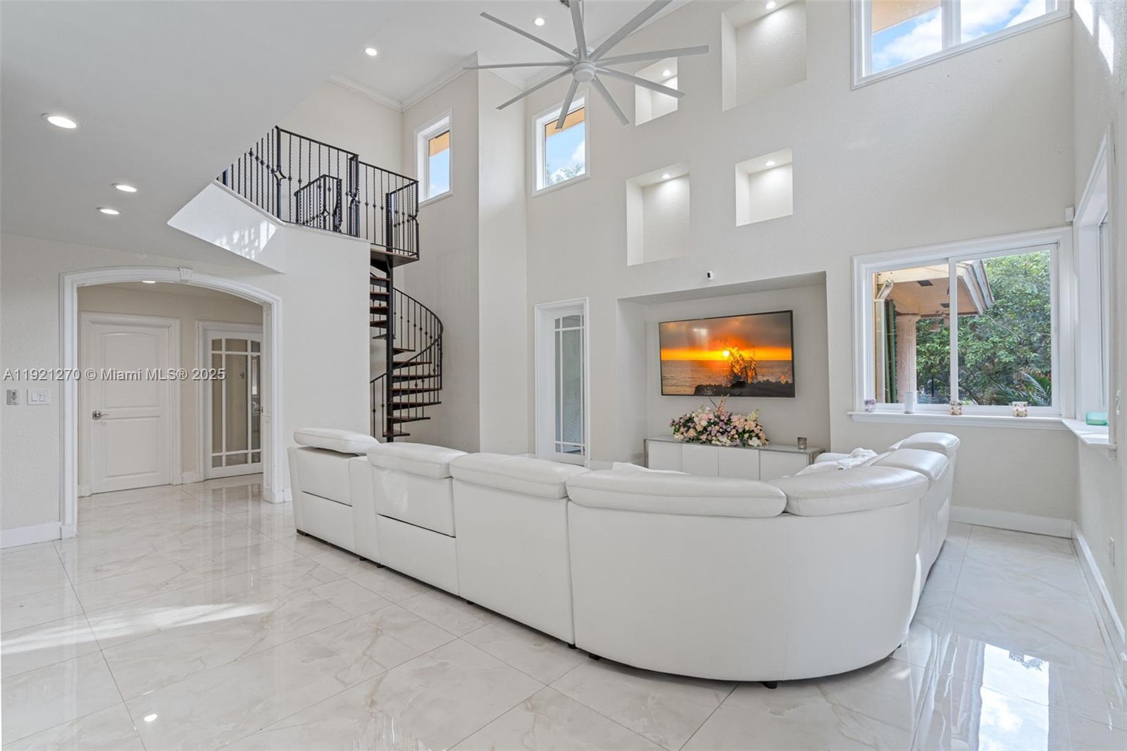 7225 Gleneagle Dr, Miami Lakes FL 33014