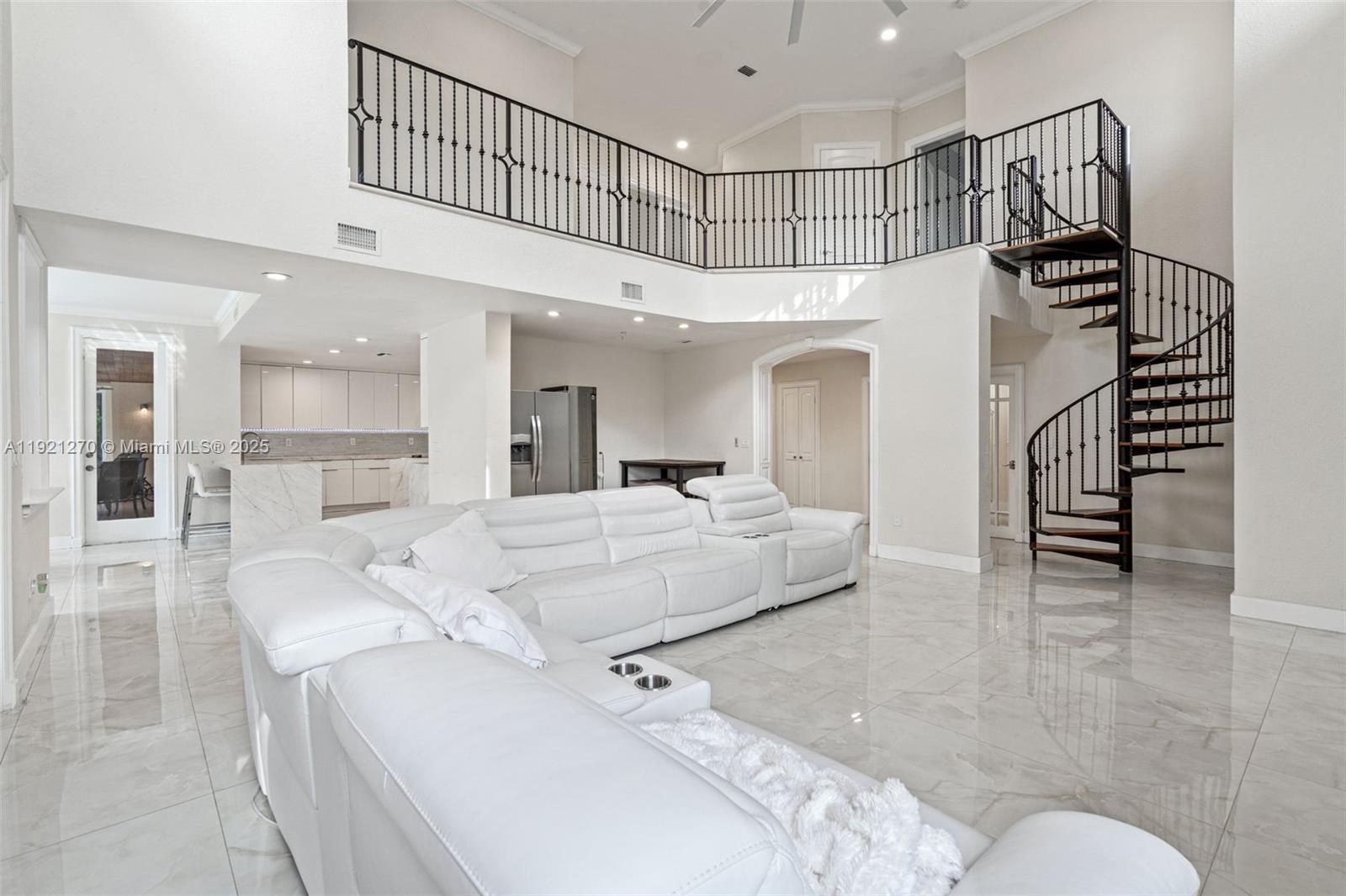 7225 Gleneagle Dr, Miami Lakes FL 33014