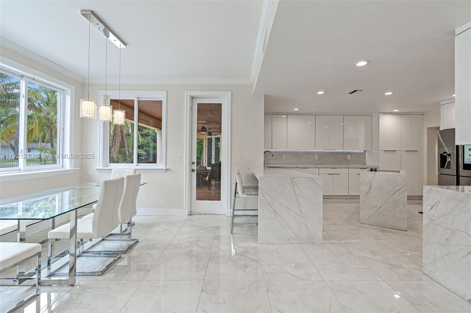 7225 Gleneagle Dr, Miami Lakes FL 33014