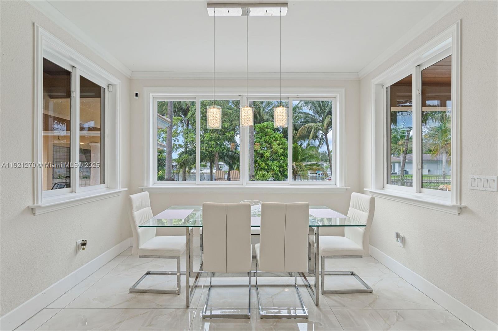 7225 Gleneagle Dr, Miami Lakes FL 33014