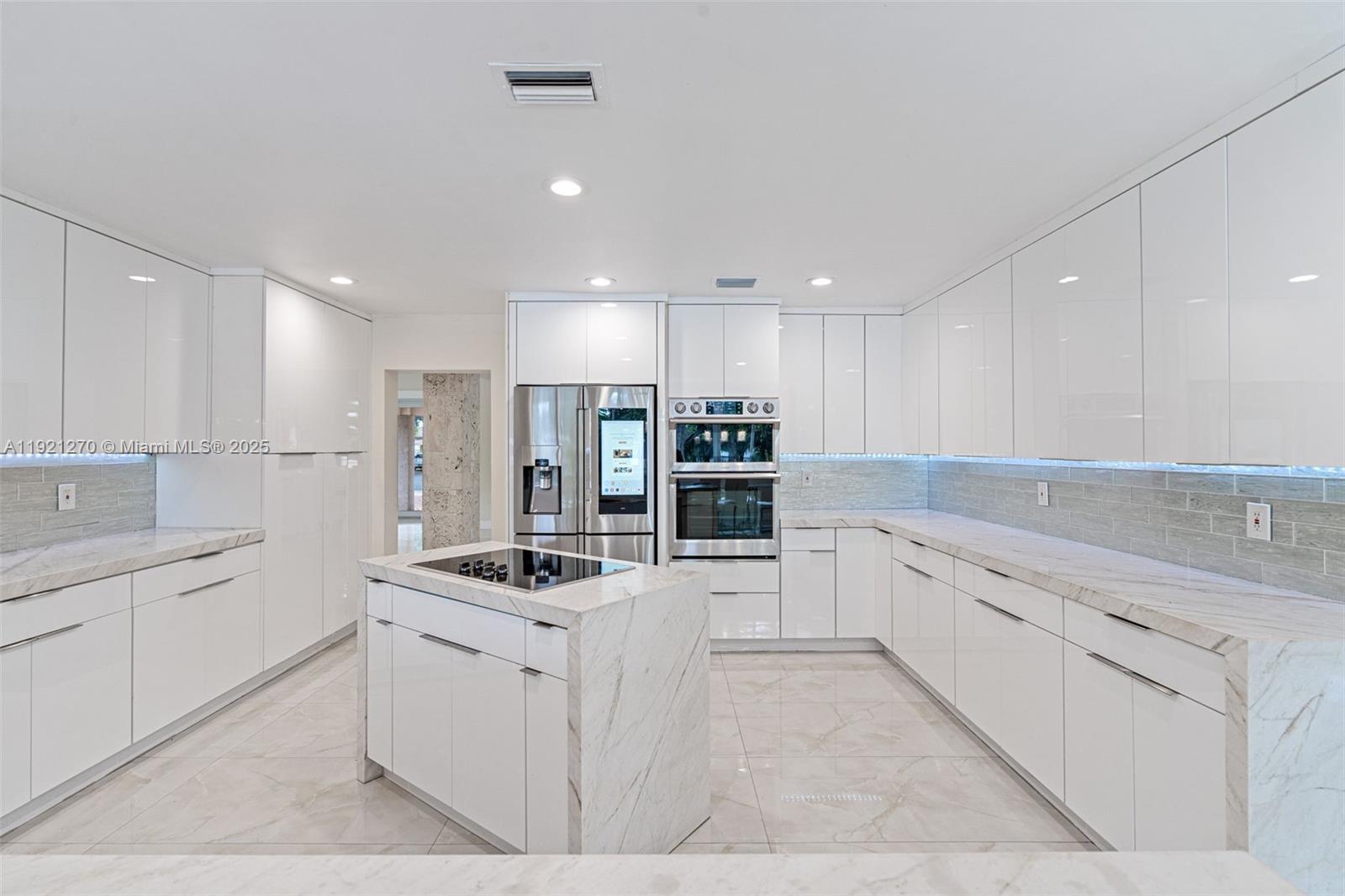 7225 Gleneagle Dr, Miami Lakes FL 33014