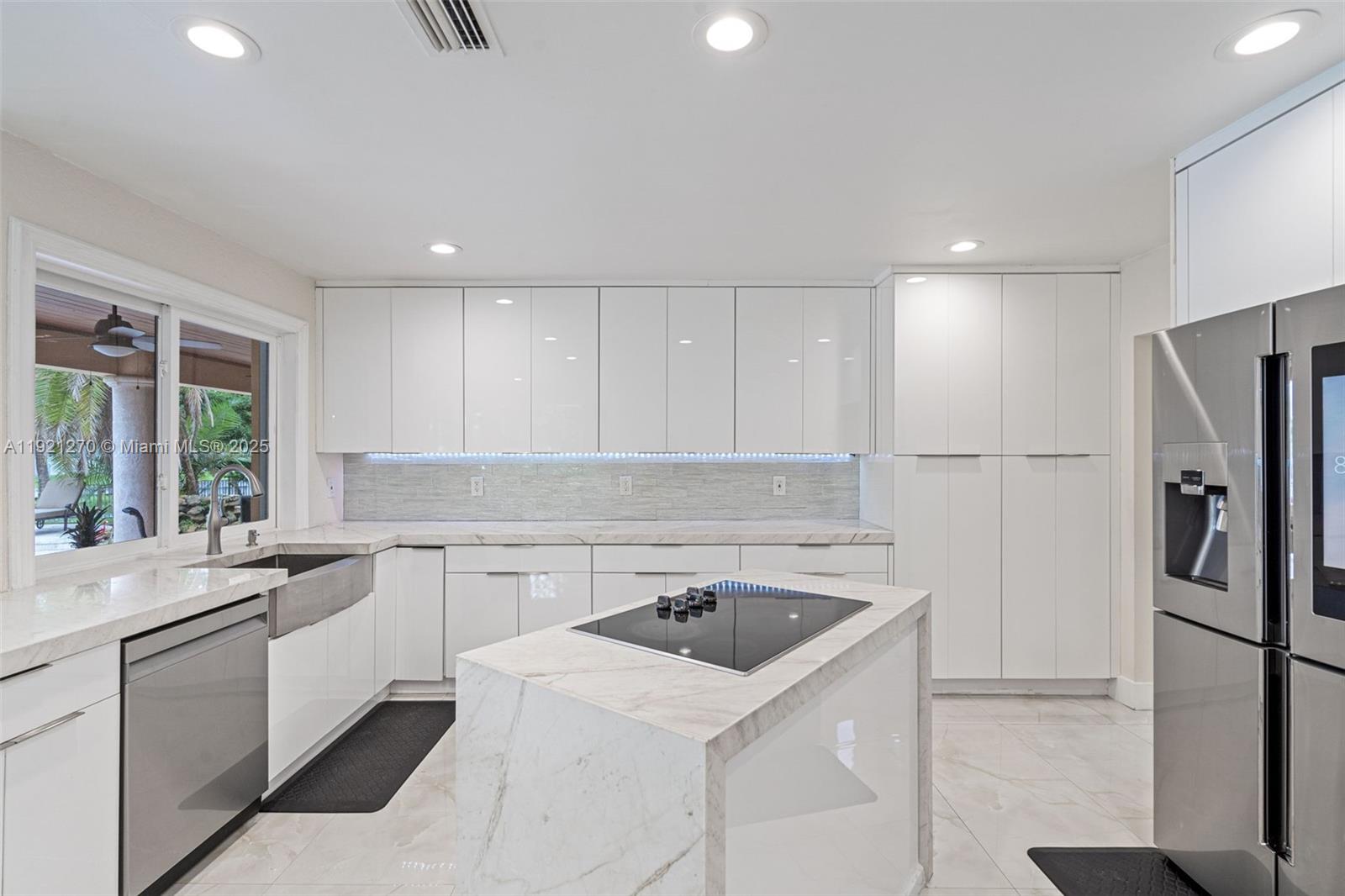 7225 Gleneagle Dr, Miami Lakes FL 33014