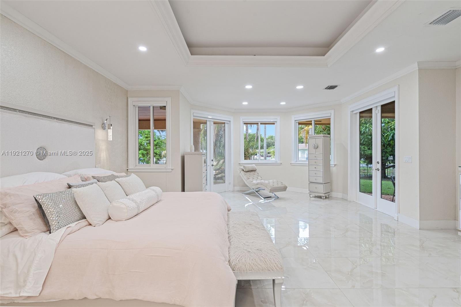 7225 Gleneagle Dr, Miami Lakes FL 33014