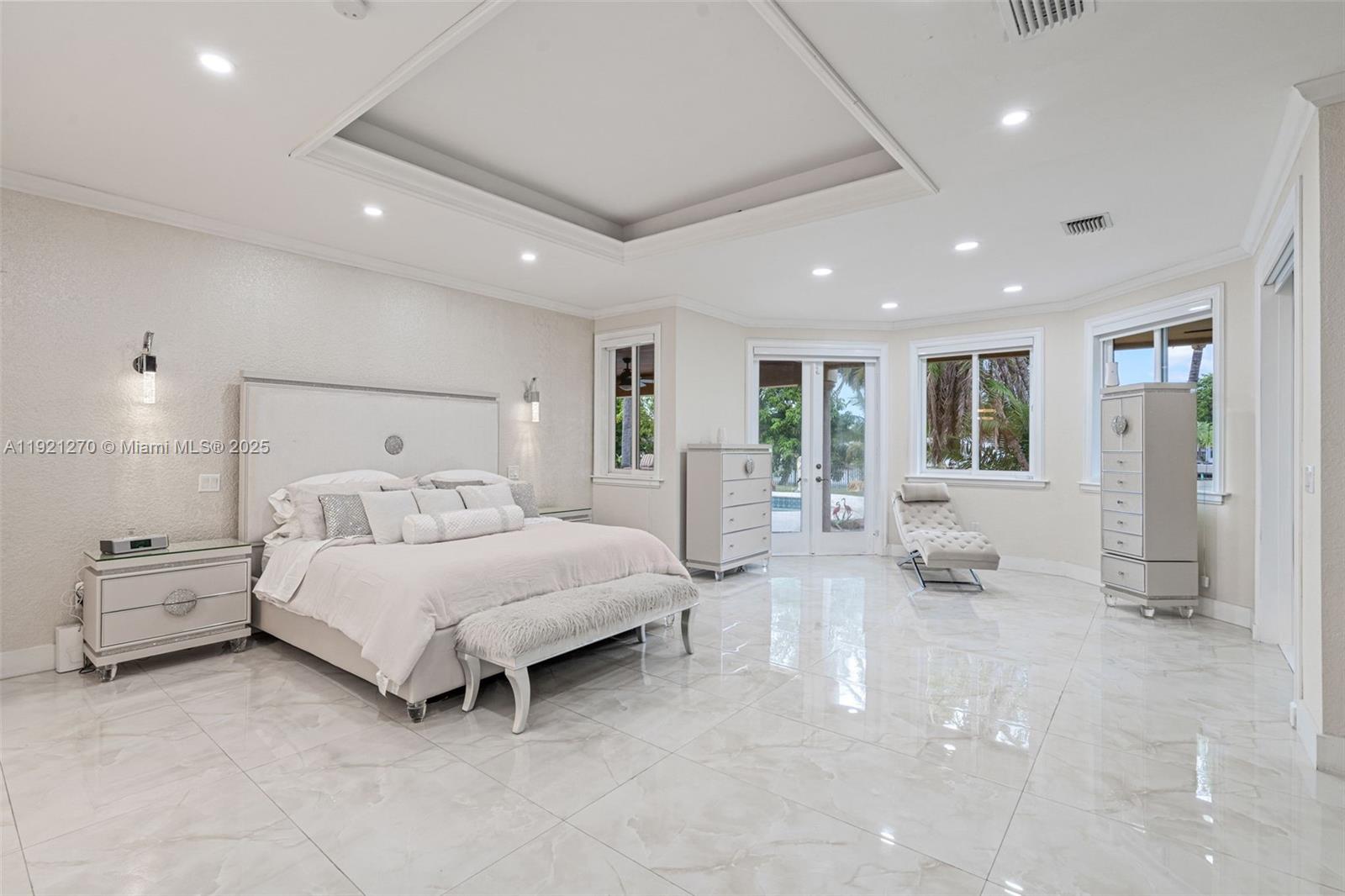 7225 Gleneagle Dr, Miami Lakes FL 33014