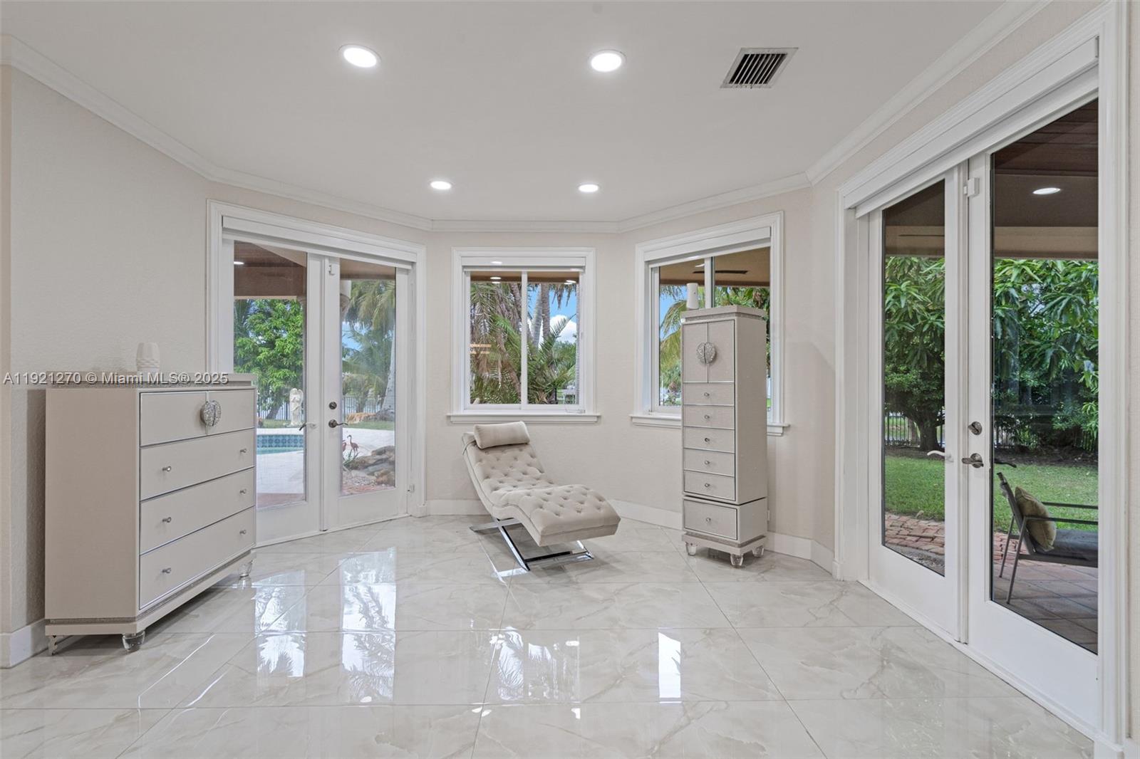 7225 Gleneagle Dr, Miami Lakes FL 33014