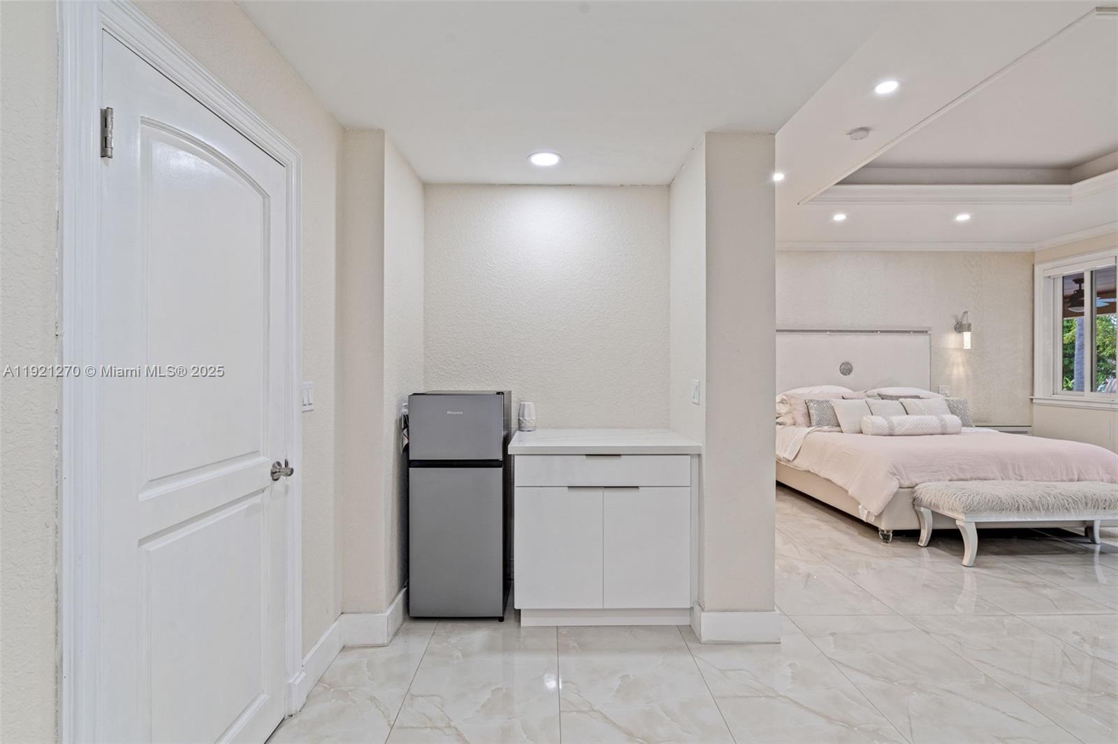 7225 Gleneagle Dr, Miami Lakes FL 33014