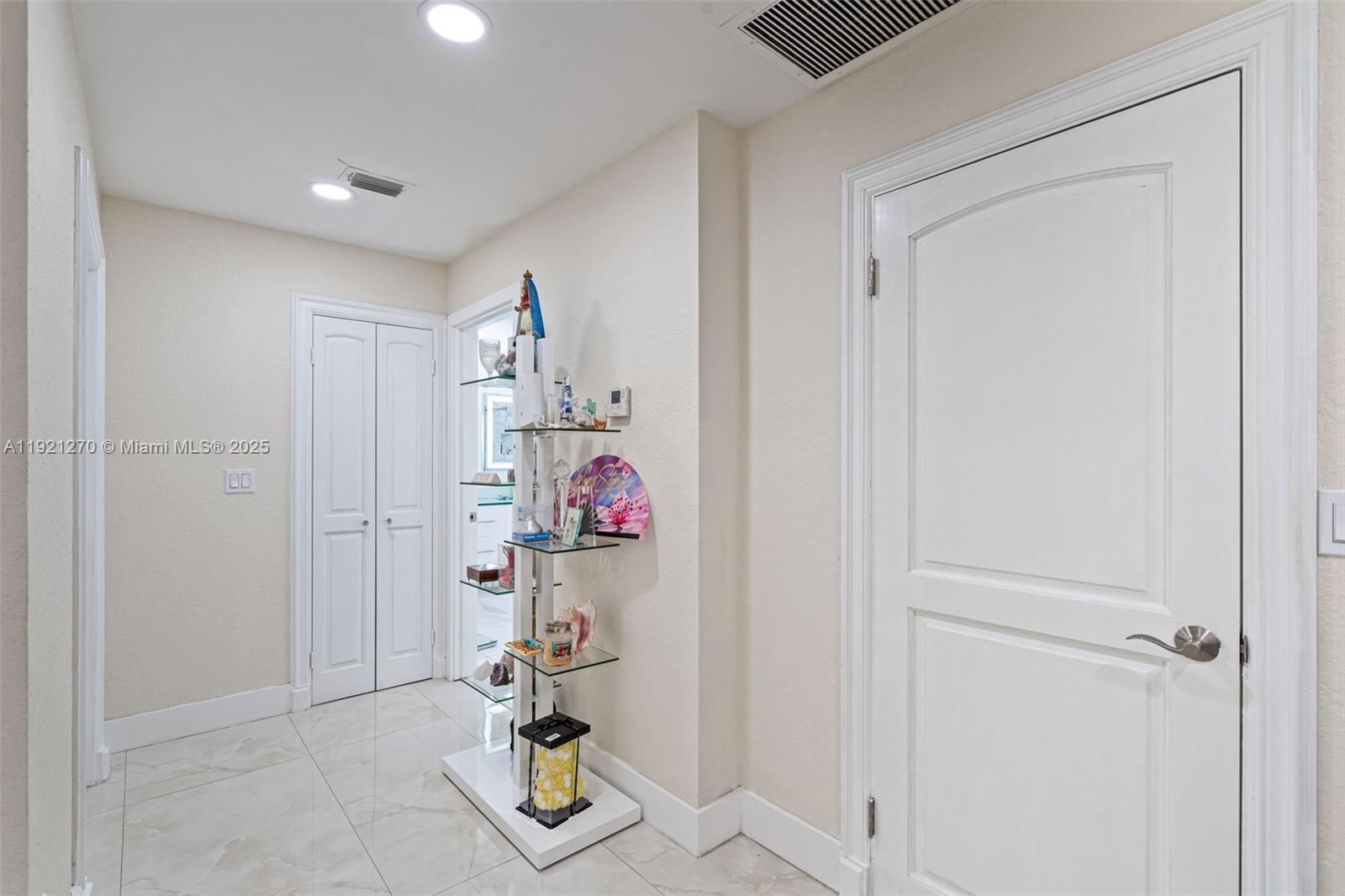 7225 Gleneagle Dr, Miami Lakes FL 33014