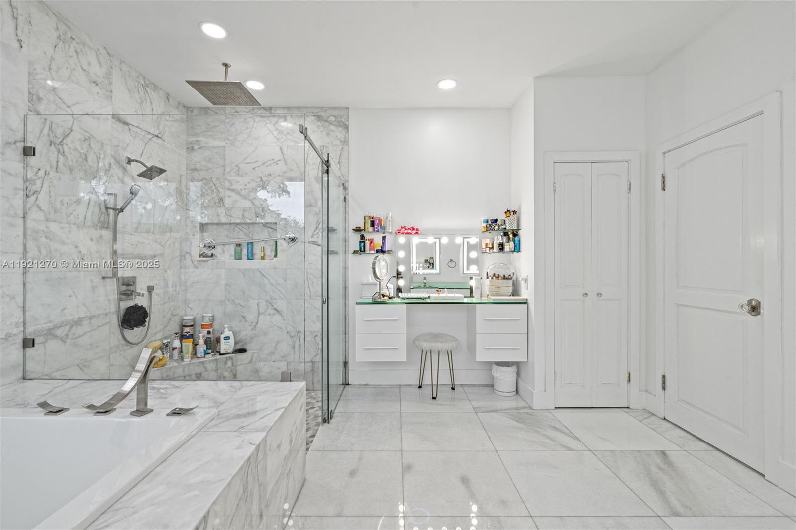 7225 Gleneagle Dr, Miami Lakes FL 33014