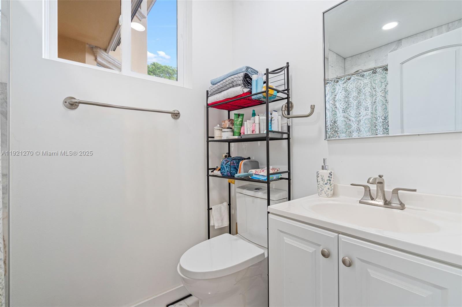 7225 Gleneagle Dr, Miami Lakes FL 33014