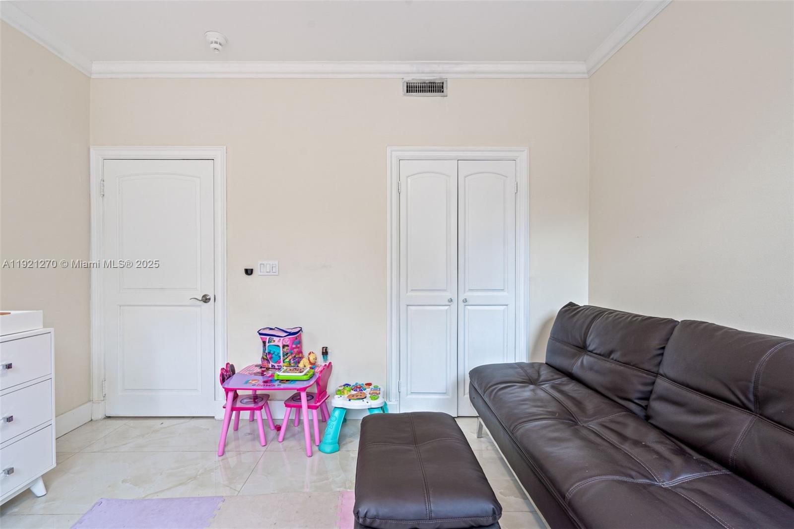 7225 Gleneagle Dr, Miami Lakes FL 33014