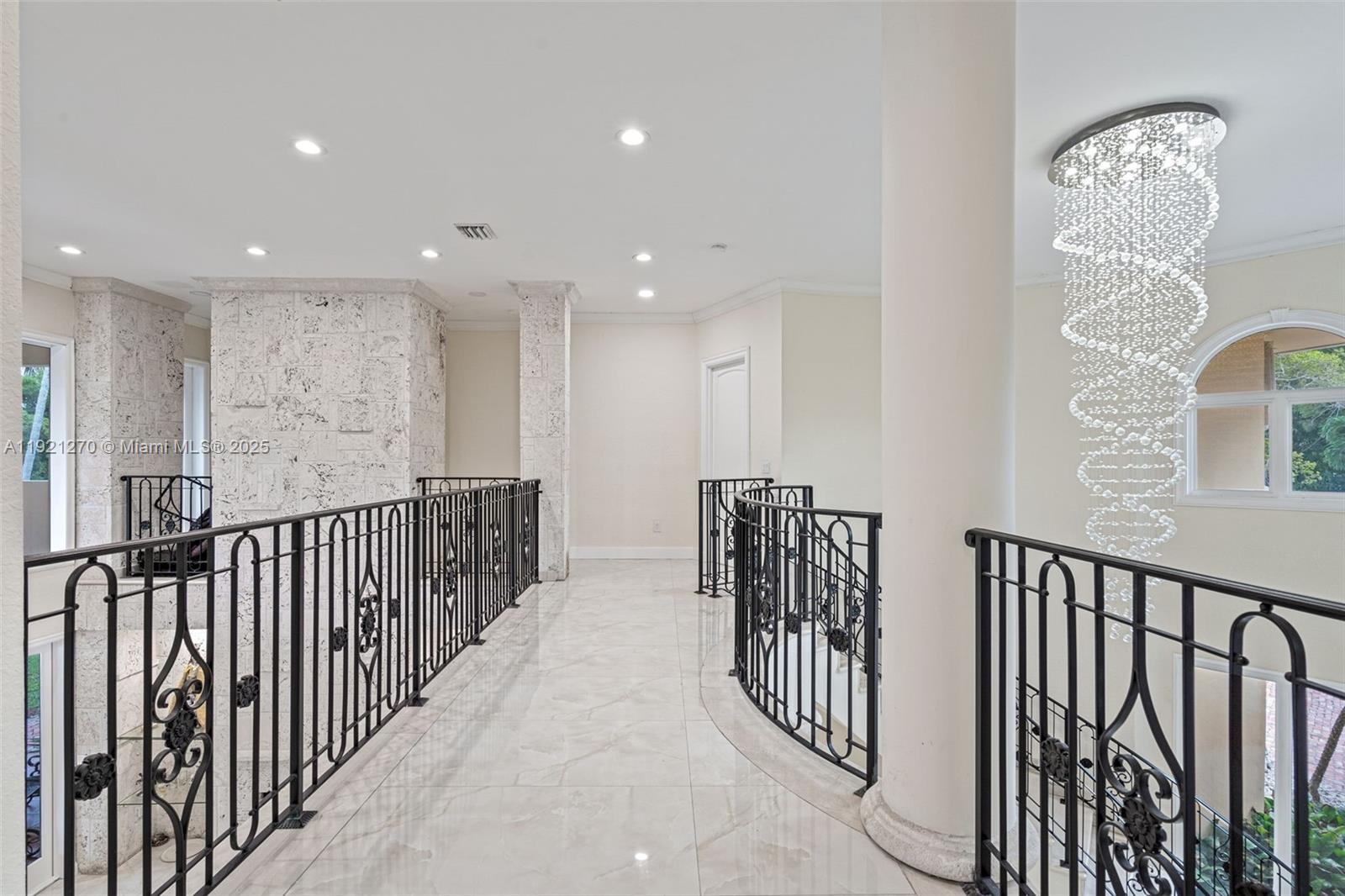7225 Gleneagle Dr, Miami Lakes FL 33014