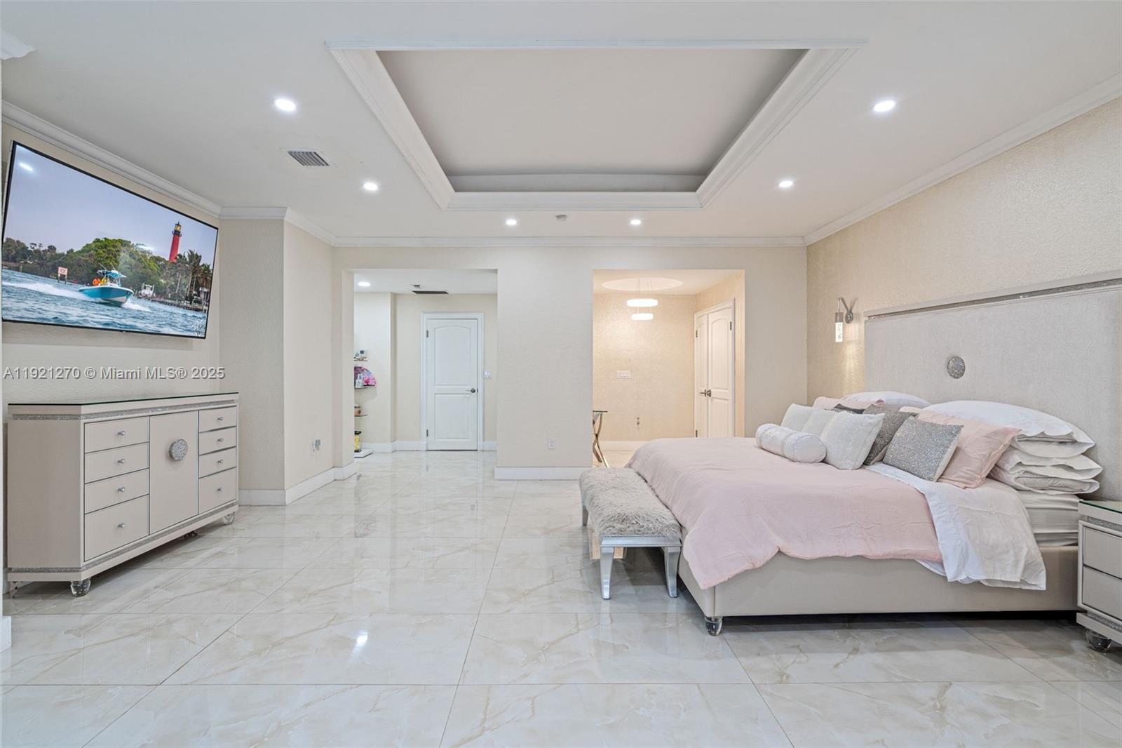 7225 Gleneagle Dr, Miami Lakes FL 33014