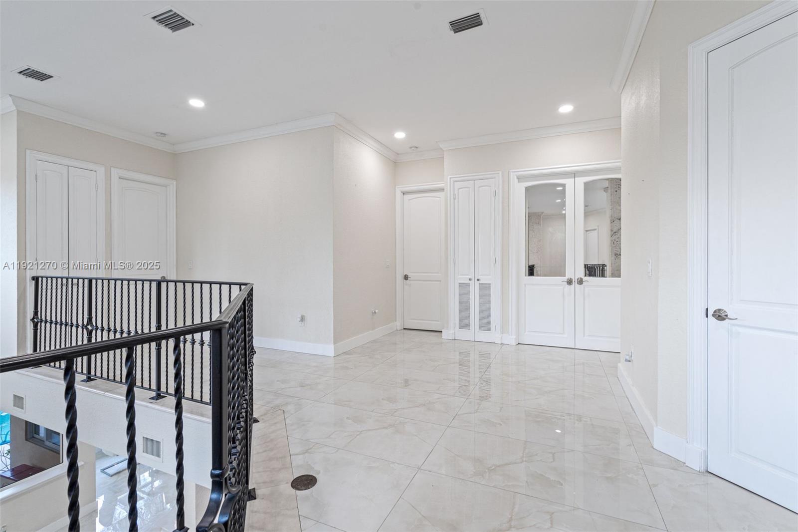 7225 Gleneagle Dr, Miami Lakes FL 33014