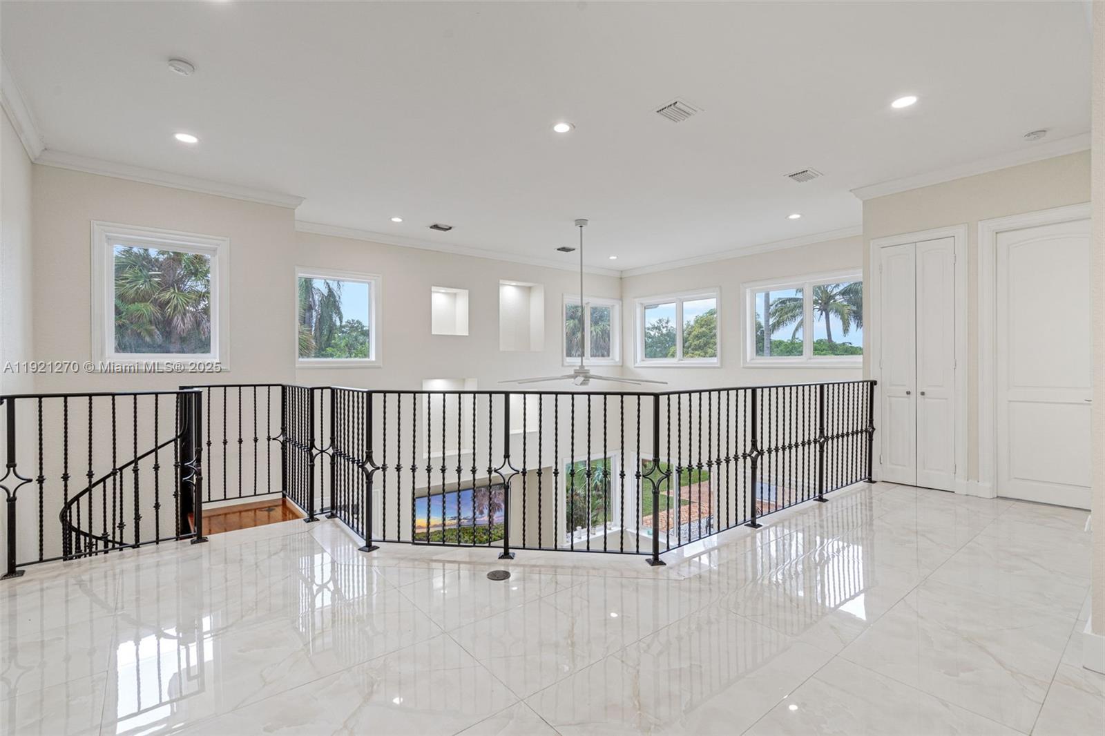 7225 Gleneagle Dr, Miami Lakes FL 33014