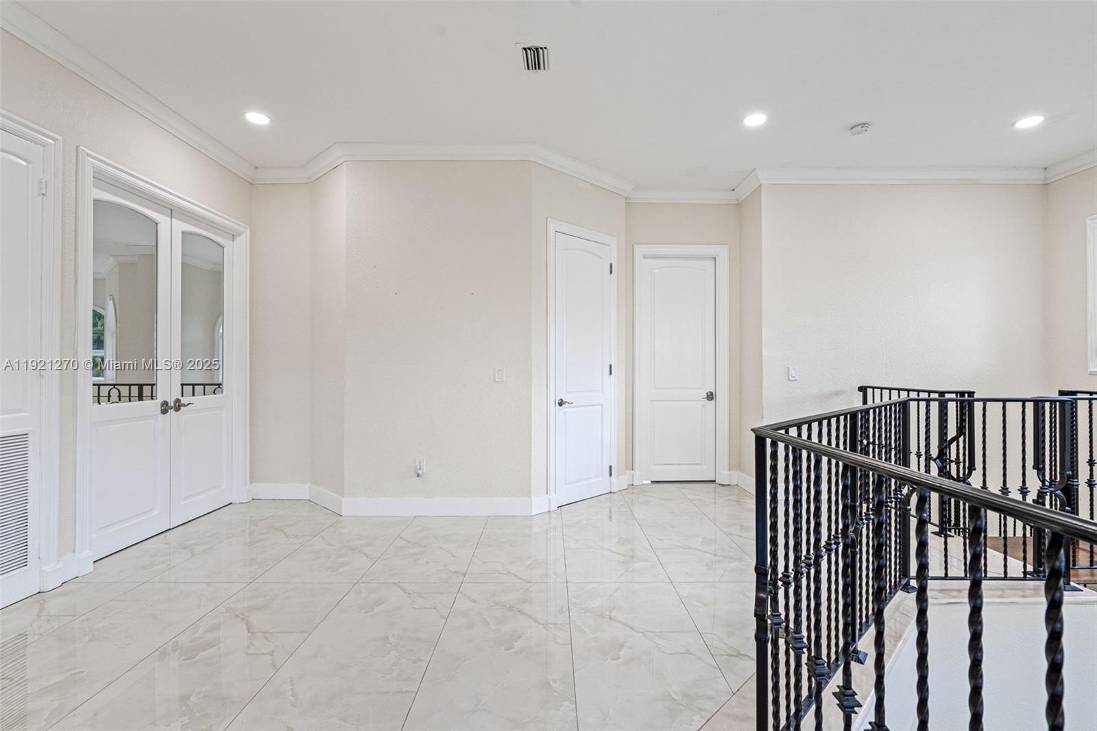 7225 Gleneagle Dr, Miami Lakes FL 33014
