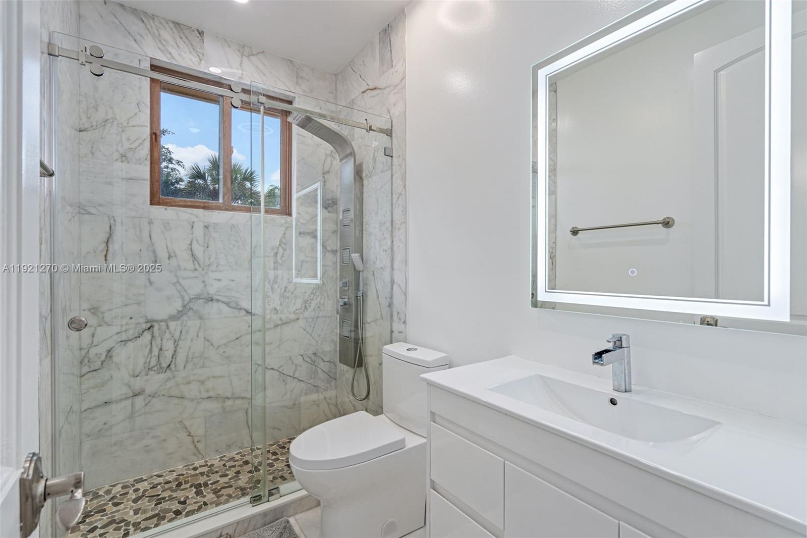 7225 Gleneagle Dr, Miami Lakes FL 33014