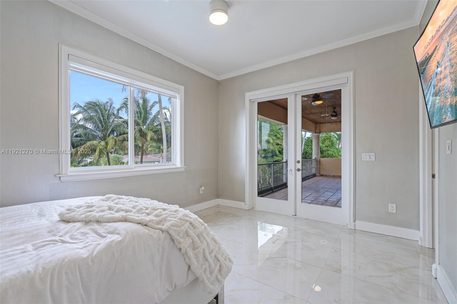 7225 Gleneagle Dr, Miami Lakes FL 33014