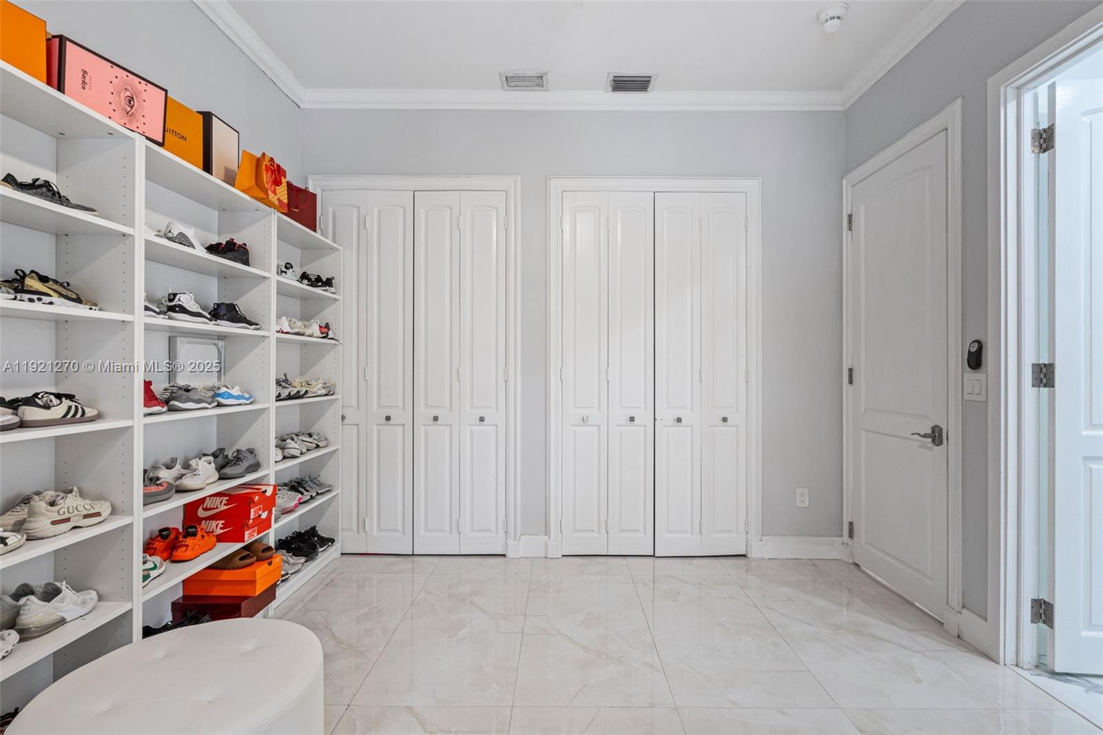 7225 Gleneagle Dr, Miami Lakes FL 33014