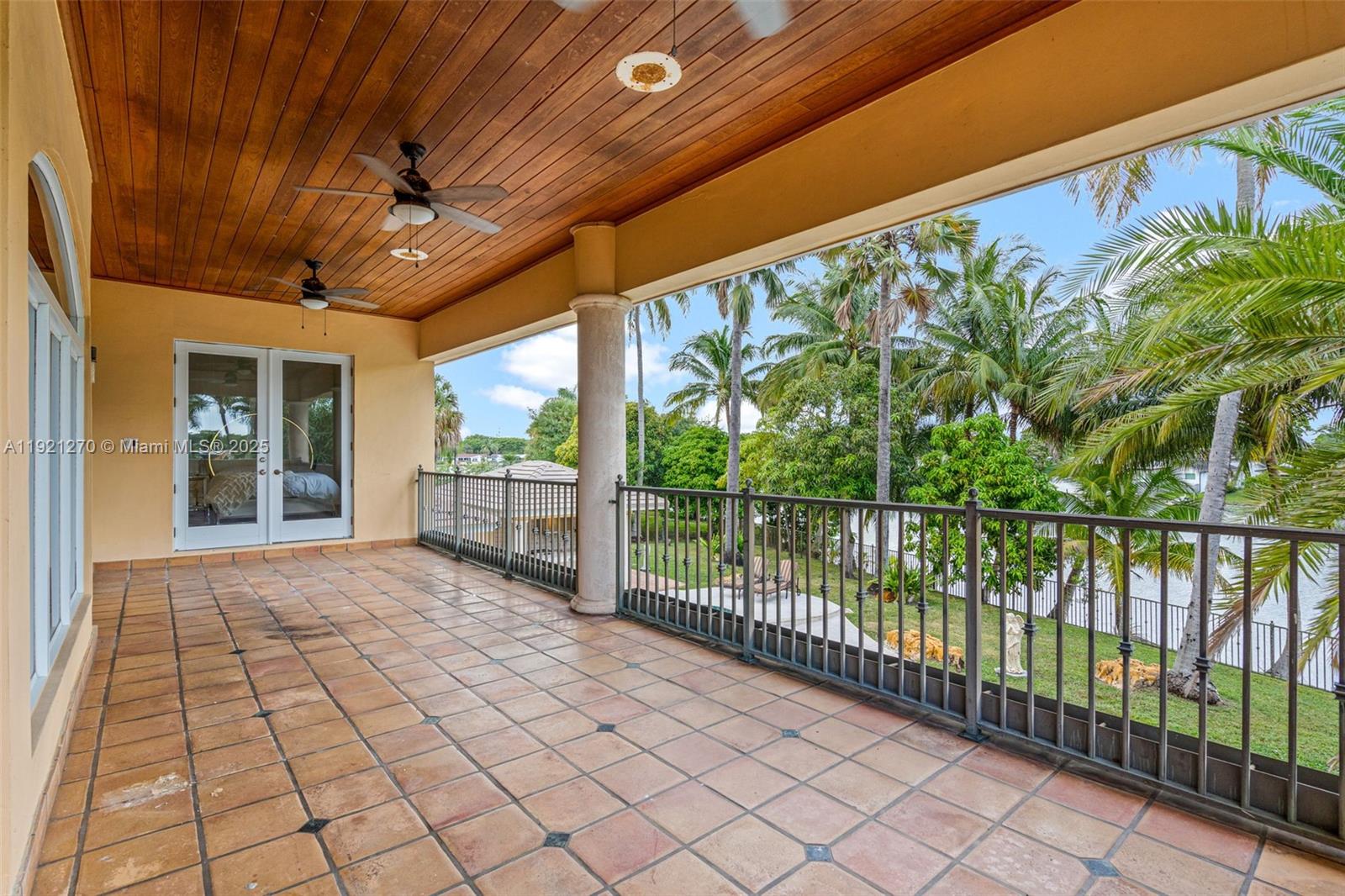 7225 Gleneagle Dr, Miami Lakes FL 33014