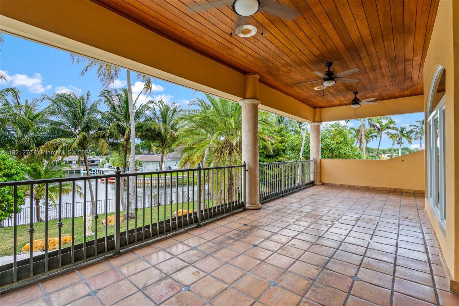 7225 Gleneagle Dr, Miami Lakes FL 33014