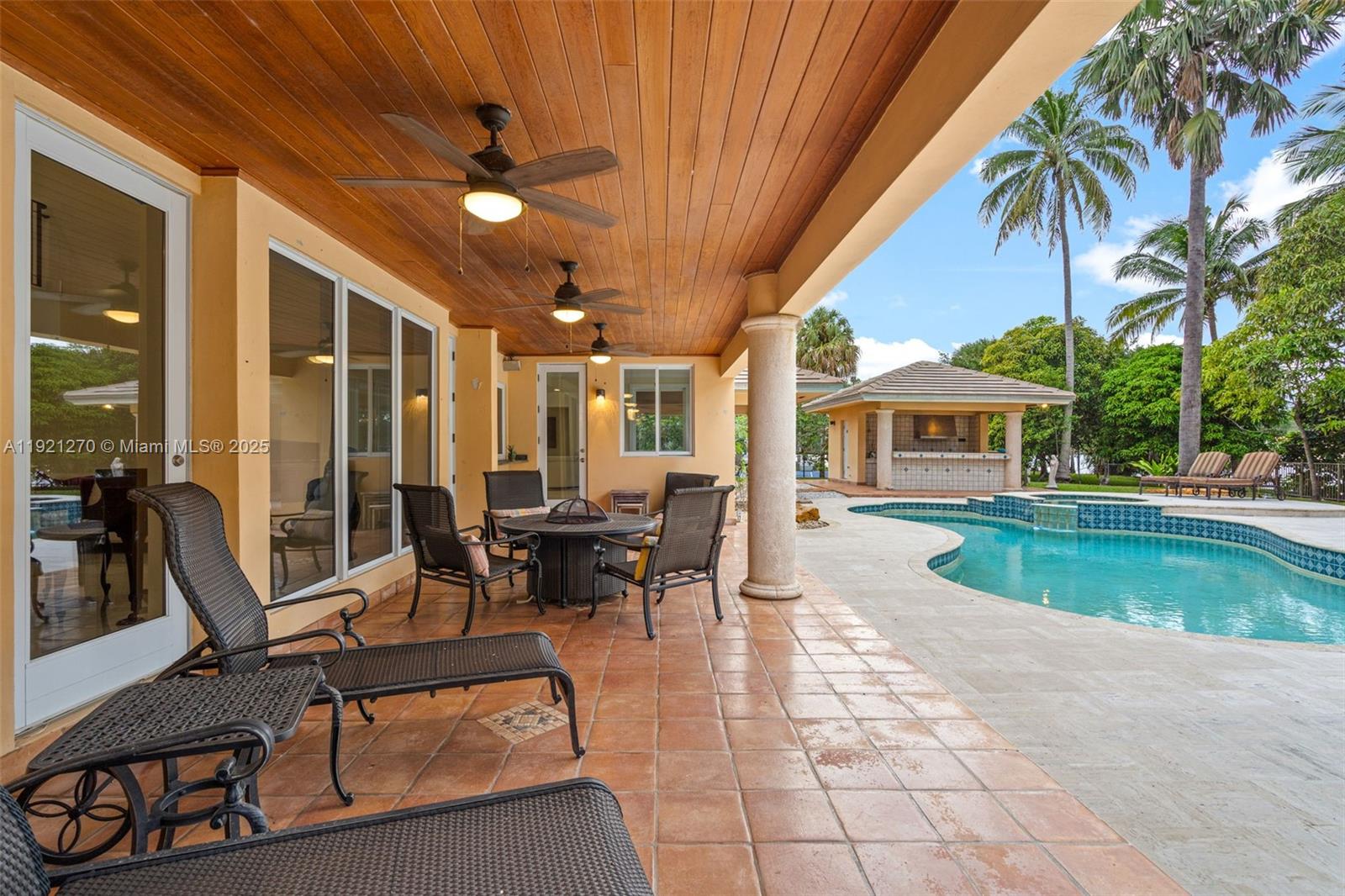 7225 Gleneagle Dr, Miami Lakes FL 33014