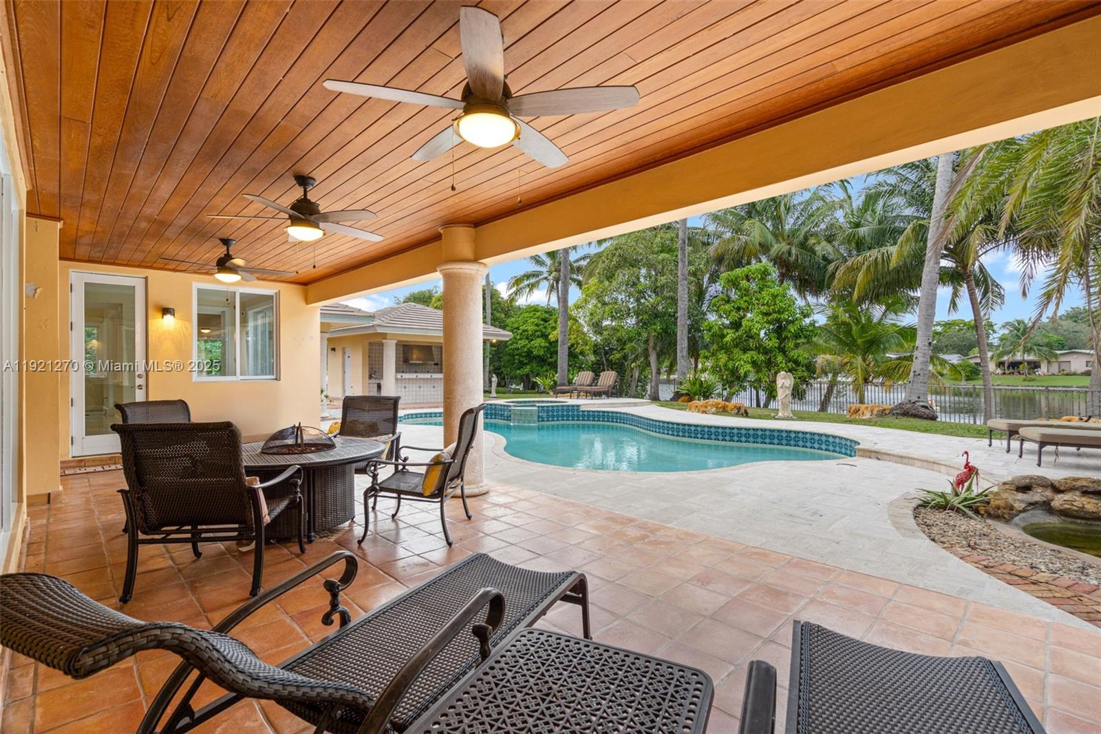 7225 Gleneagle Dr, Miami Lakes FL 33014