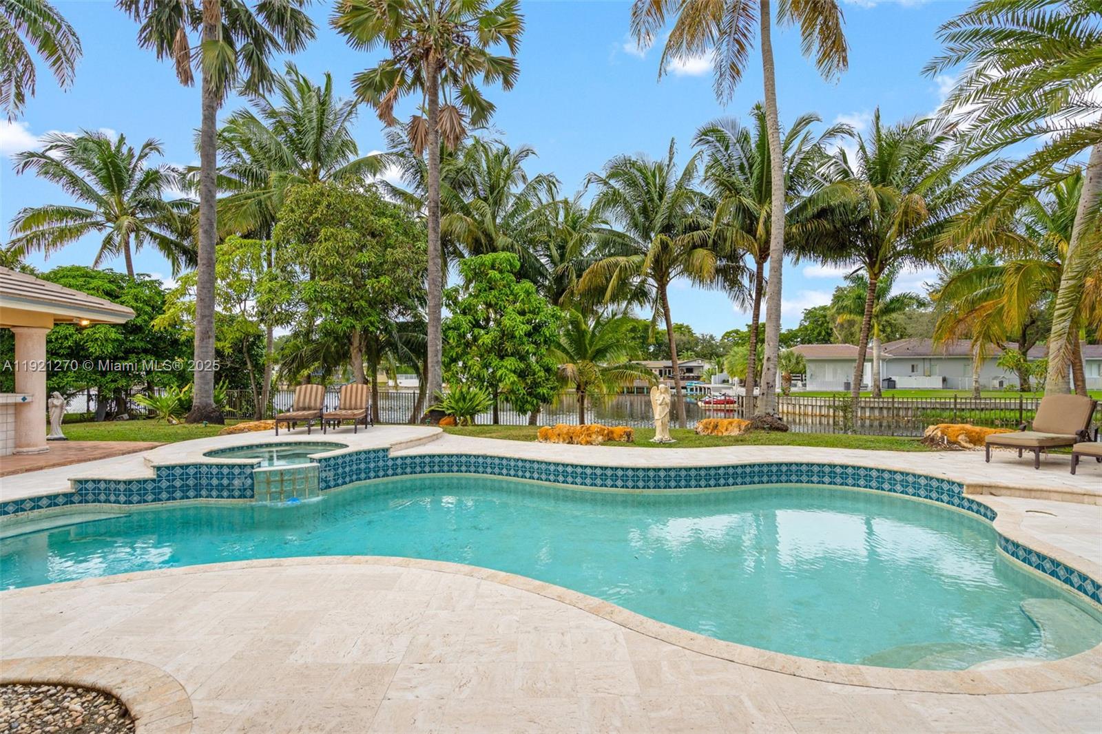 7225 Gleneagle Dr, Miami Lakes FL 33014