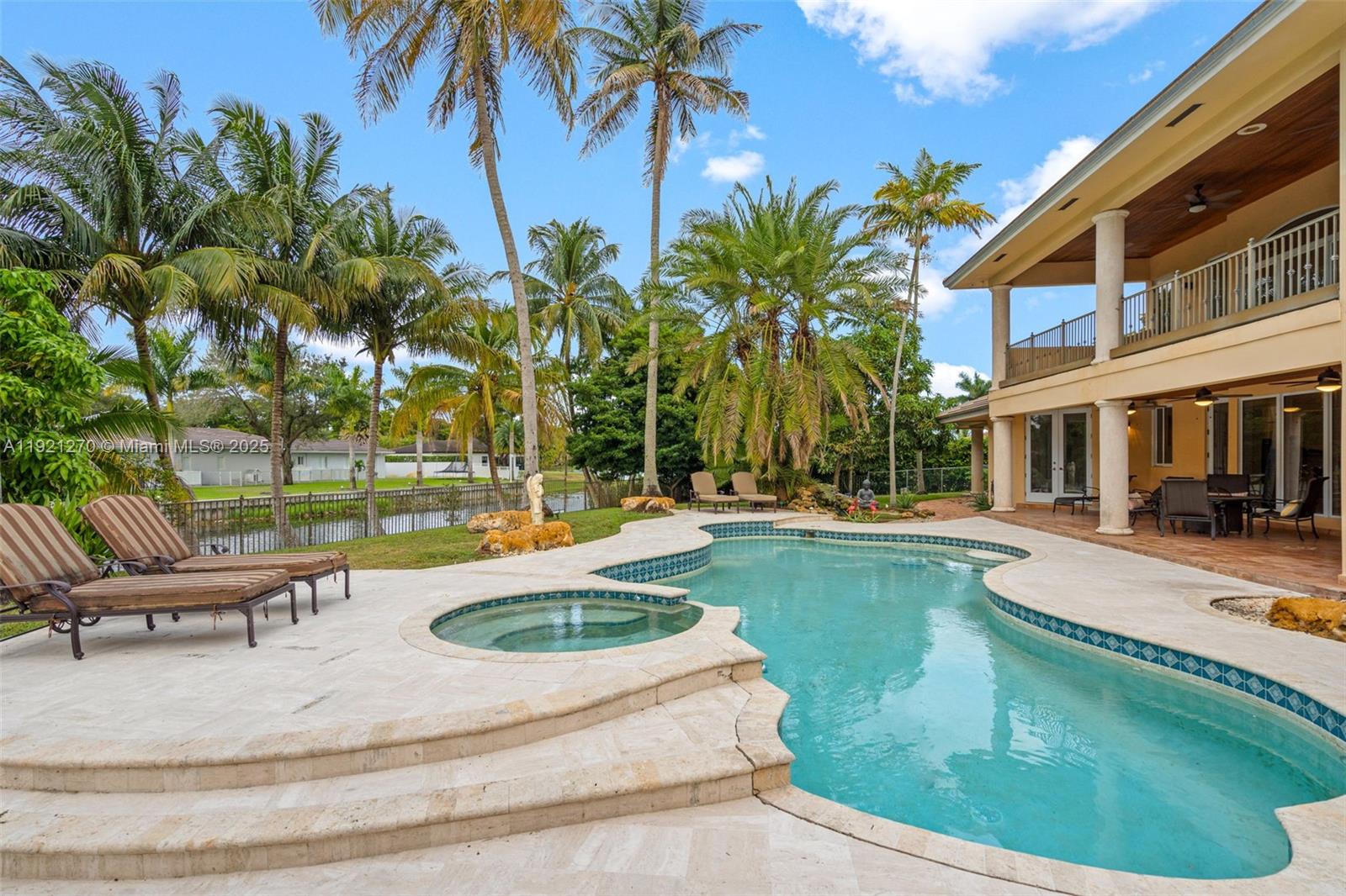 7225 Gleneagle Dr, Miami Lakes FL 33014