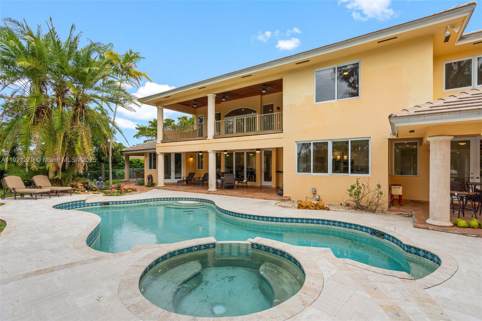 7225 Gleneagle Dr, Miami Lakes FL 33014
