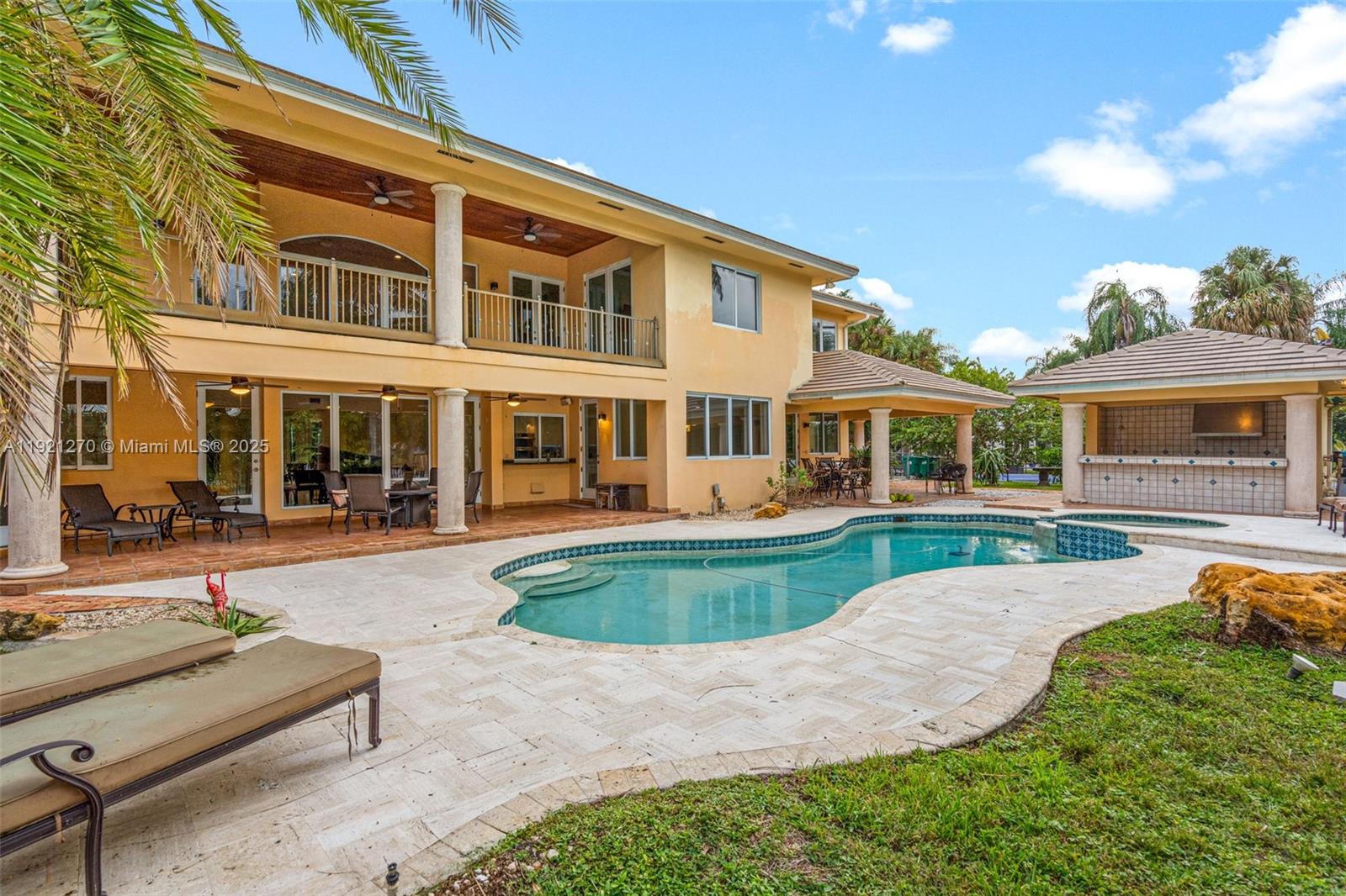 7225 Gleneagle Dr, Miami Lakes FL 33014