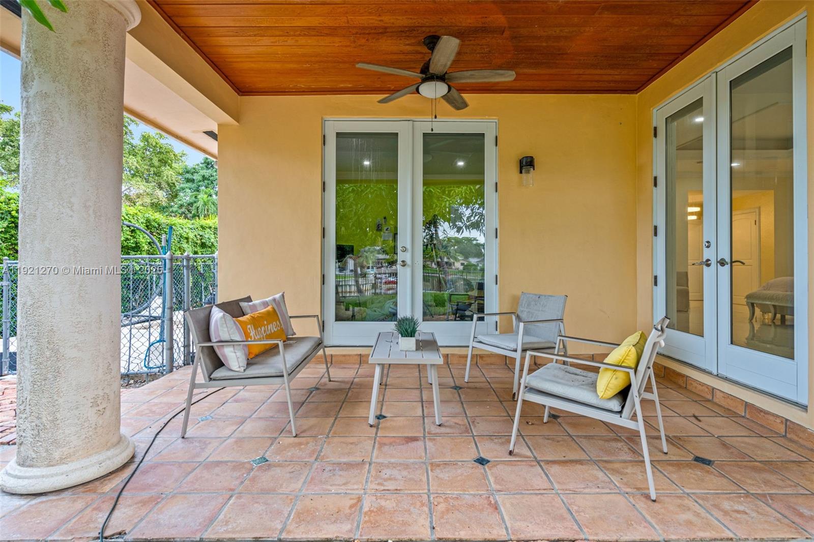 7225 Gleneagle Dr, Miami Lakes FL 33014