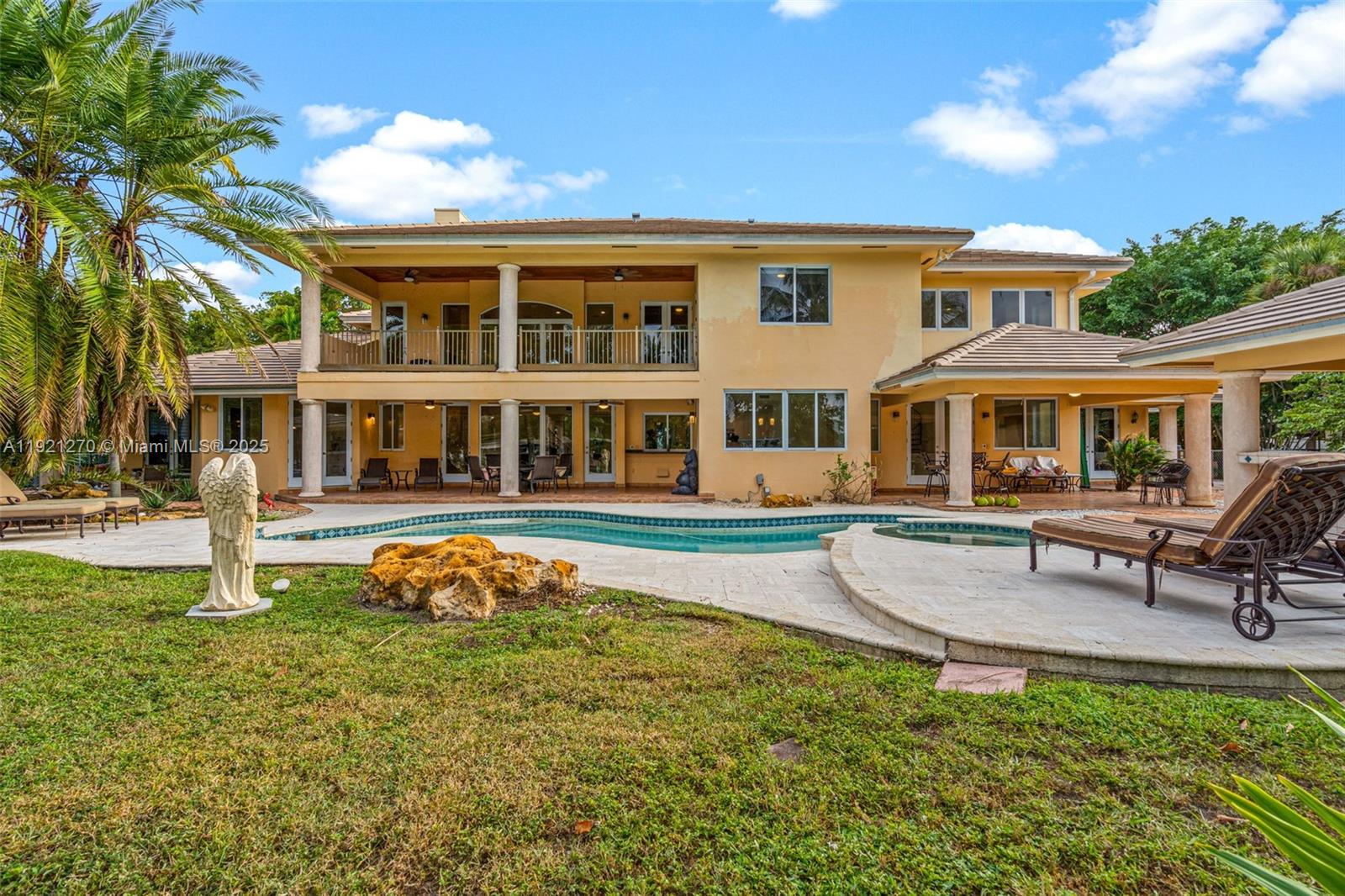 7225 Gleneagle Dr, Miami Lakes FL 33014