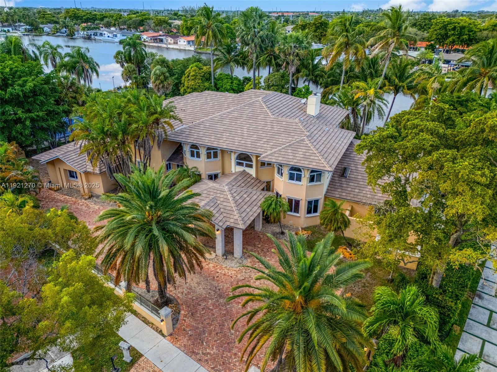 7225 Gleneagle Dr, Miami Lakes FL 33014