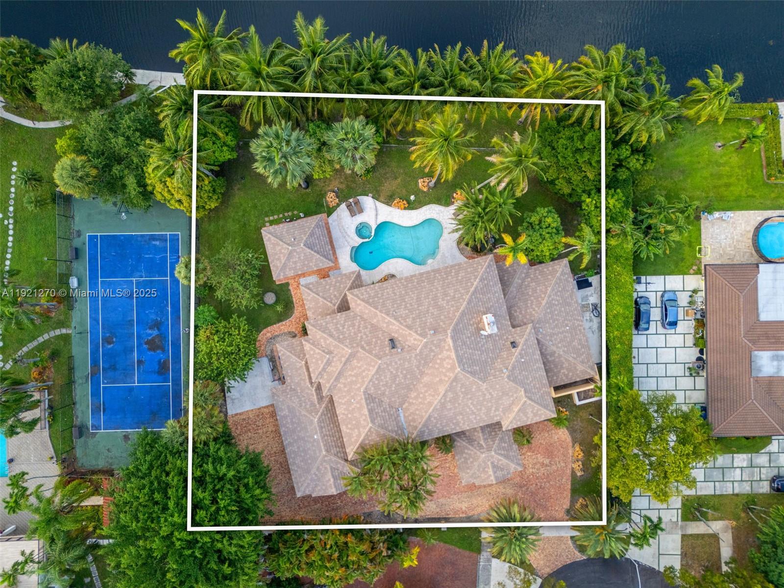 7225 Gleneagle Dr, Miami Lakes FL 33014
