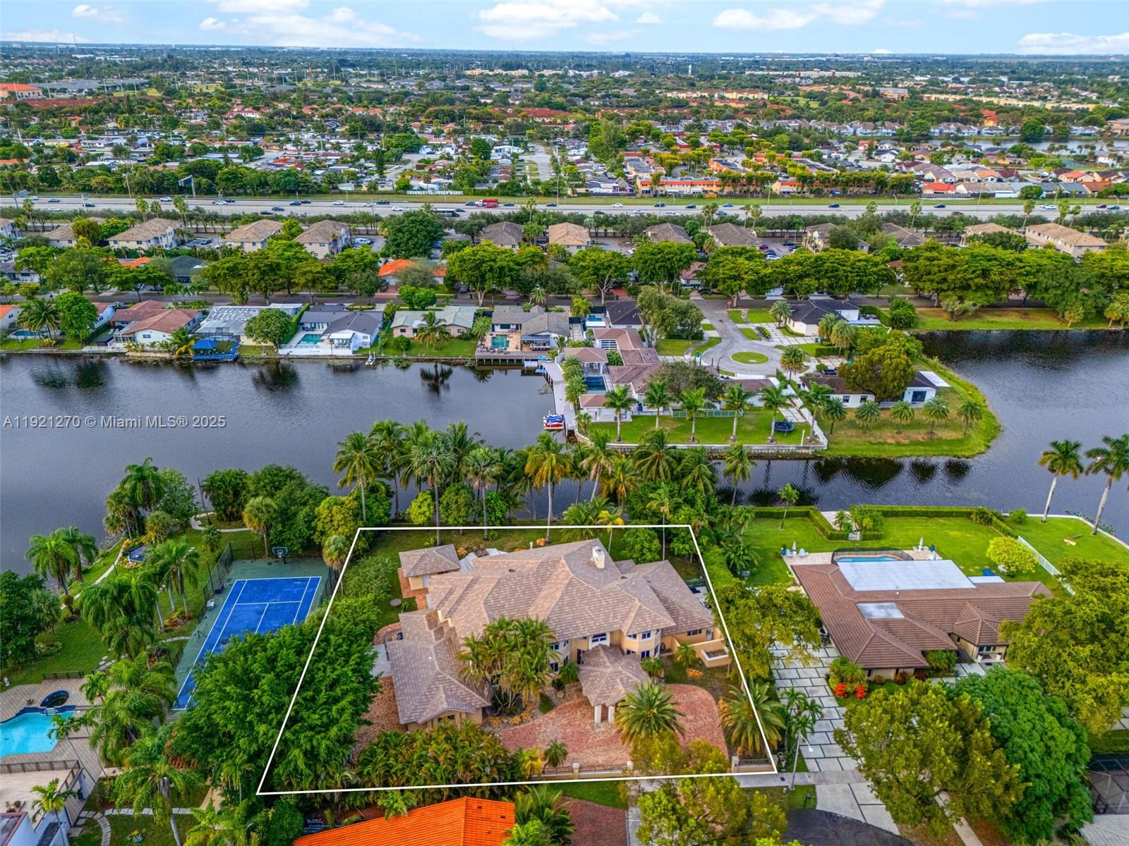 7225 Gleneagle Dr, Miami Lakes FL 33014