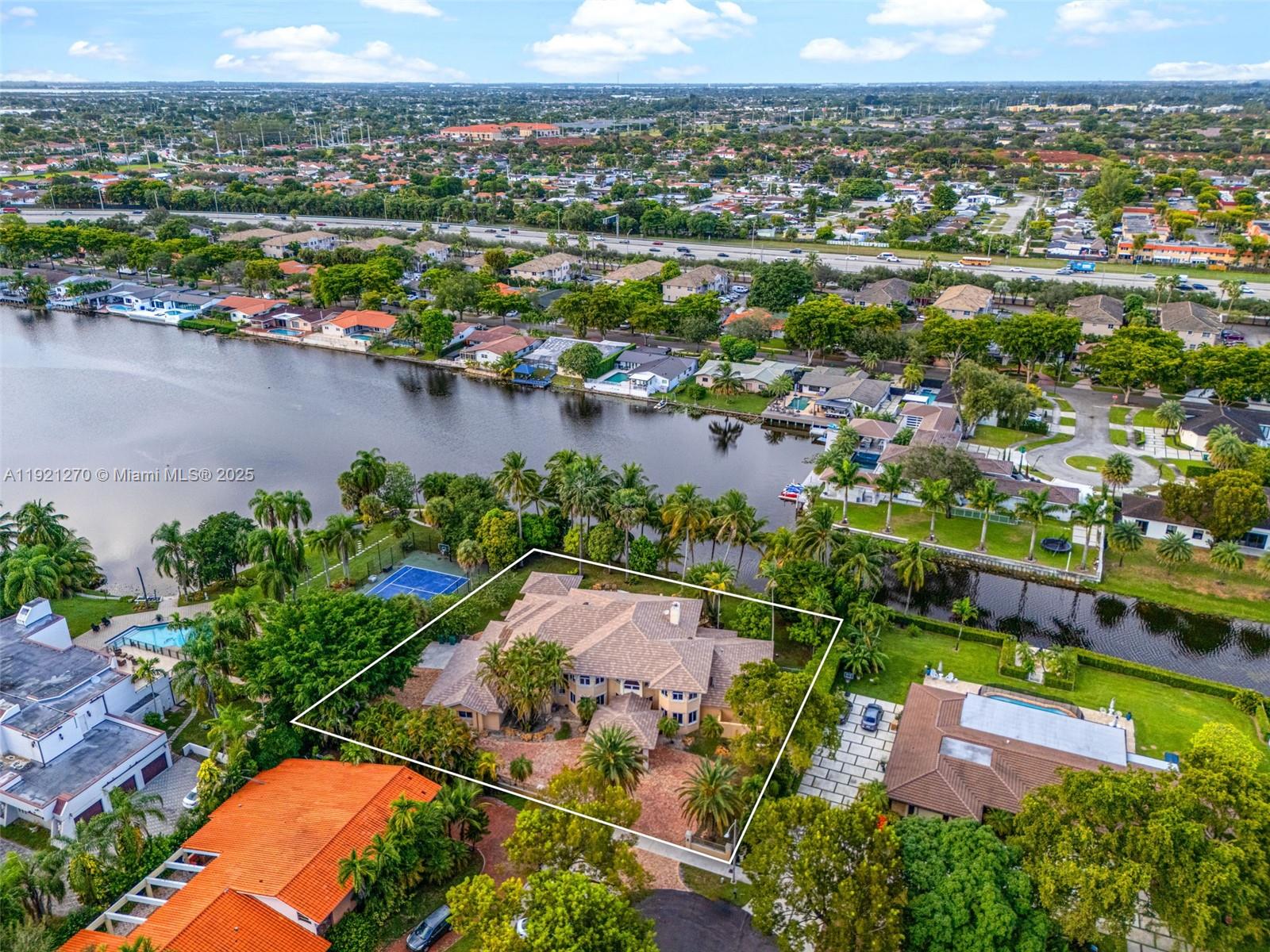 7225 Gleneagle Dr, Miami Lakes FL 33014