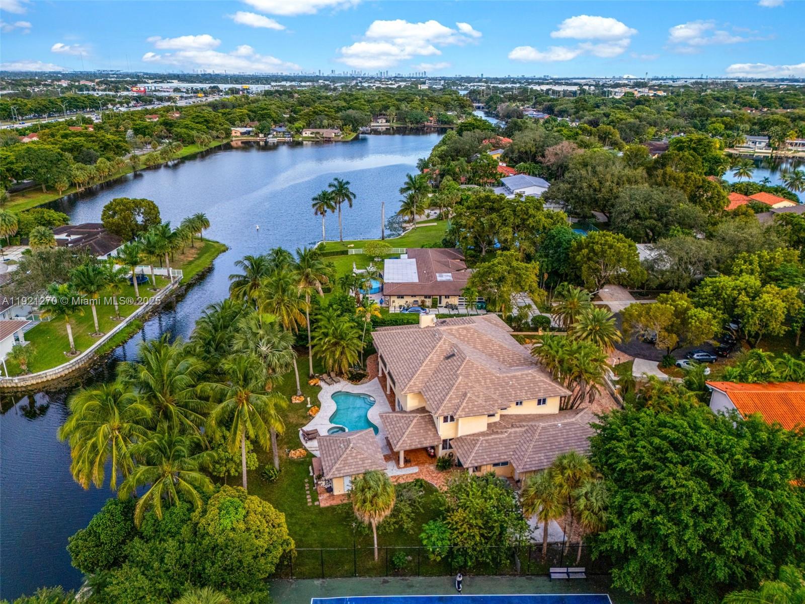 7225 Gleneagle Dr, Miami Lakes FL 33014