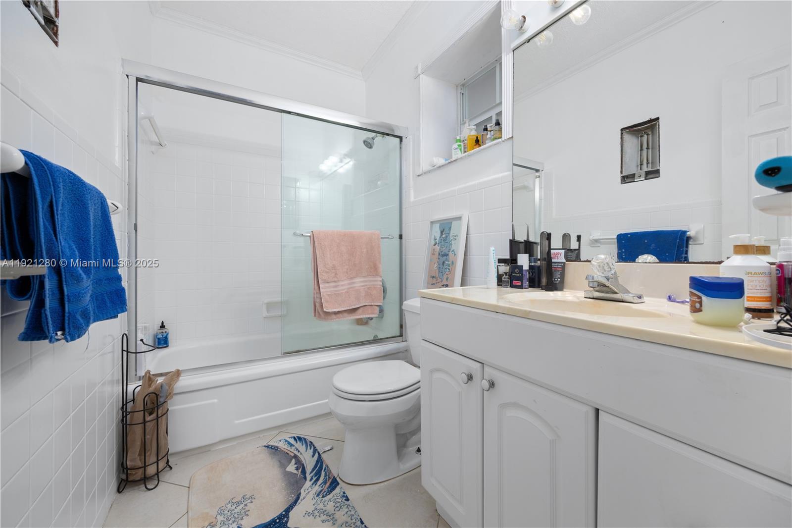 462 Golden Isles Dr #305, Hallandale Beach FL 33009