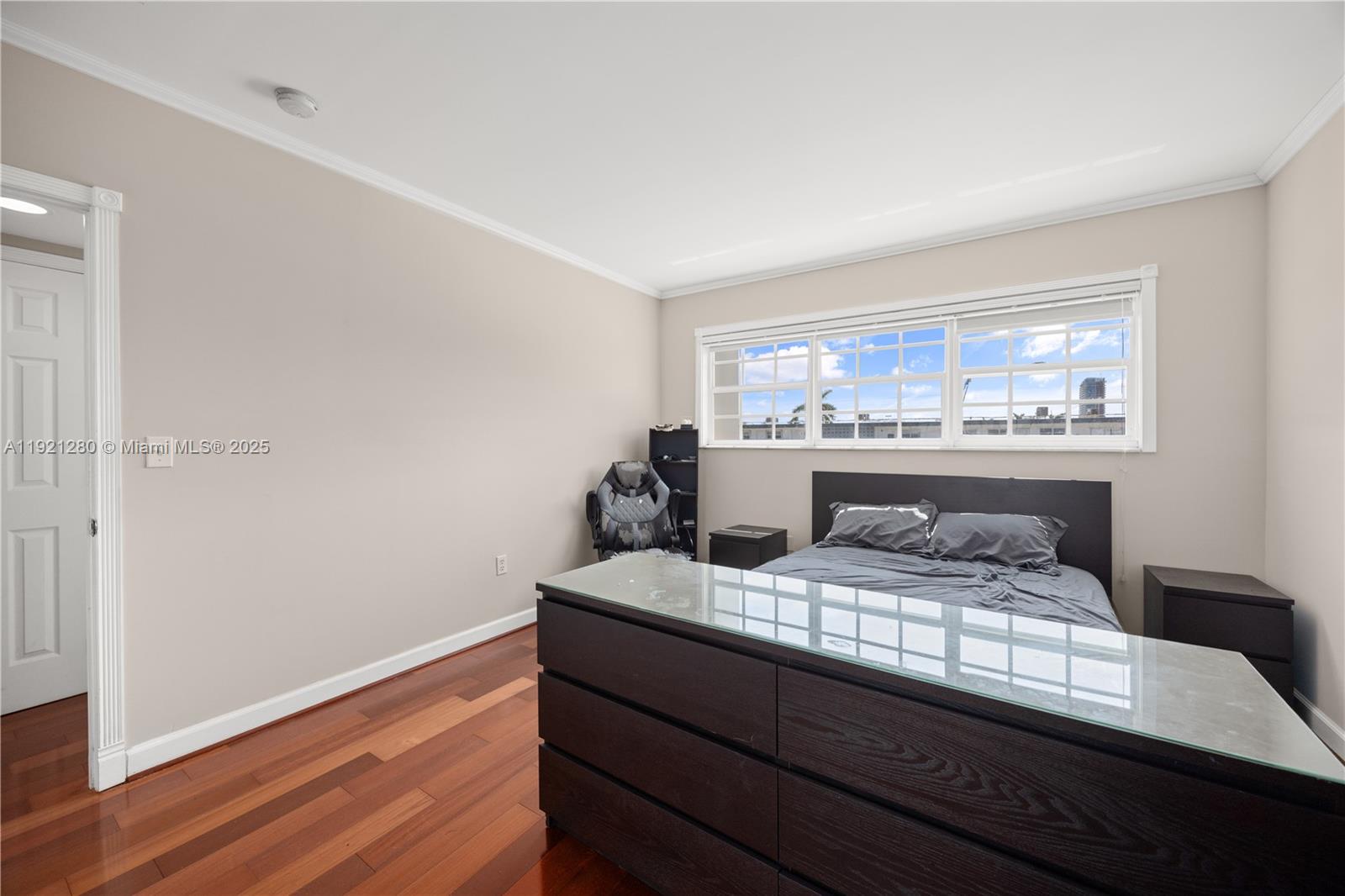 462 Golden Isles Dr #305, Hallandale Beach FL 33009