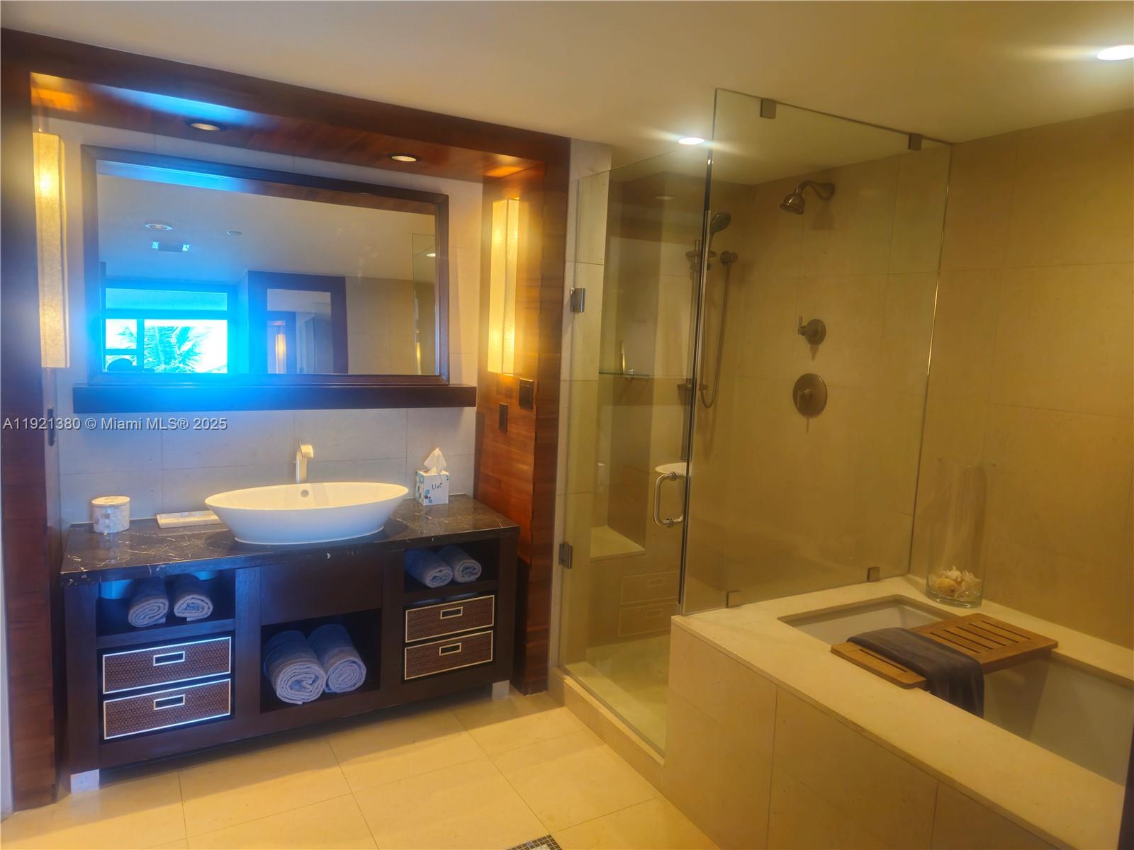 6801 Collins Ave #320, Miami Beach FL 33141
