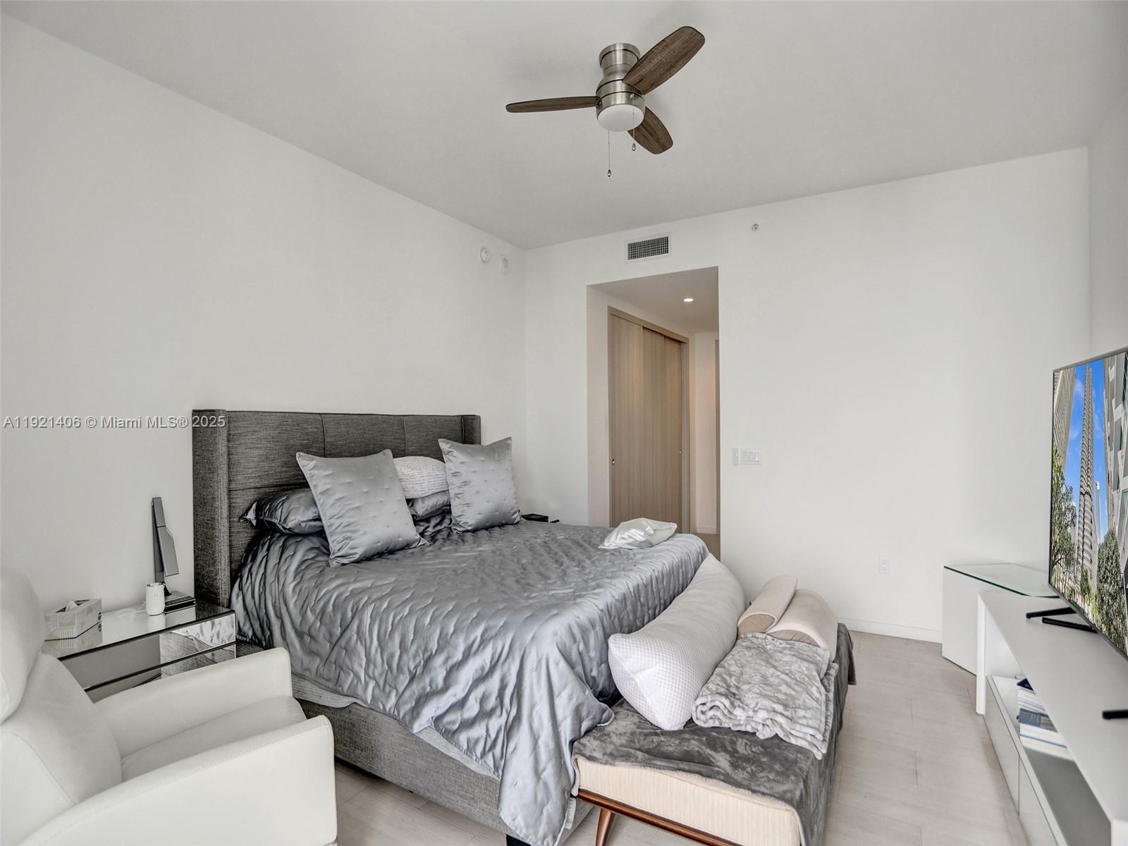 1000 Brickell Plz #PH5103, Miami FL 33131