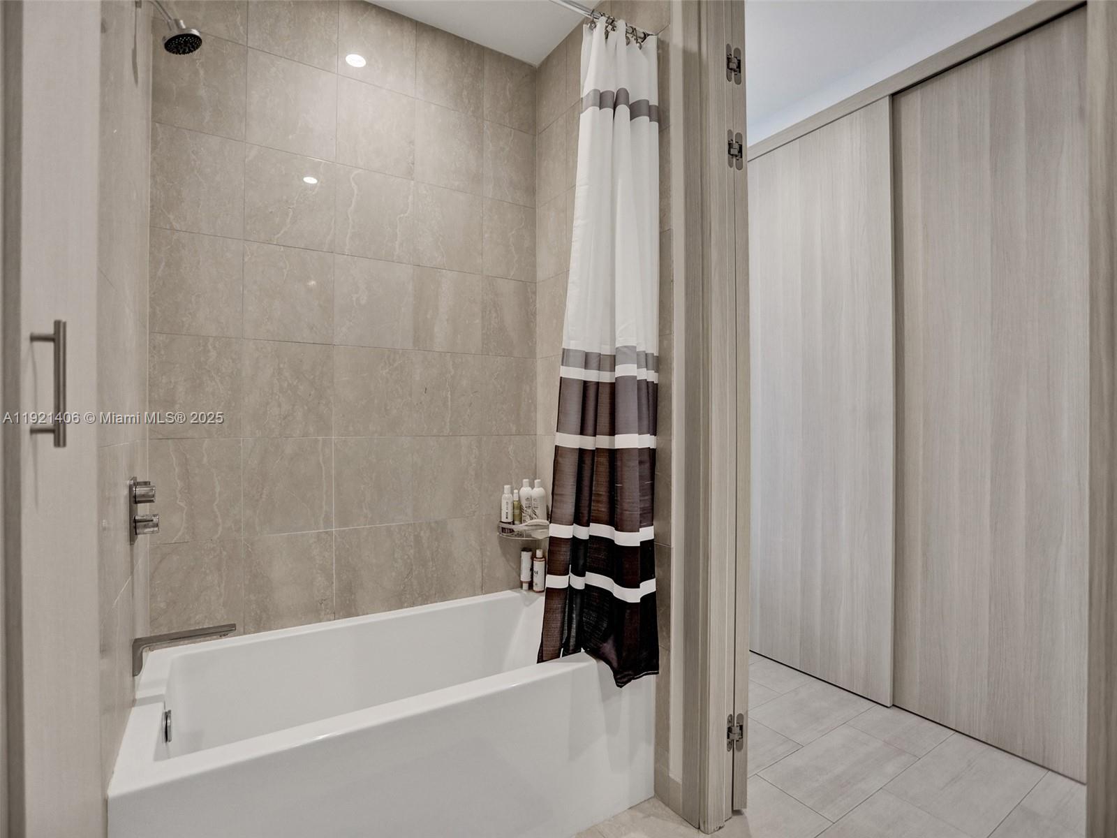 1000 Brickell Plz #PH5103, Miami FL 33131
