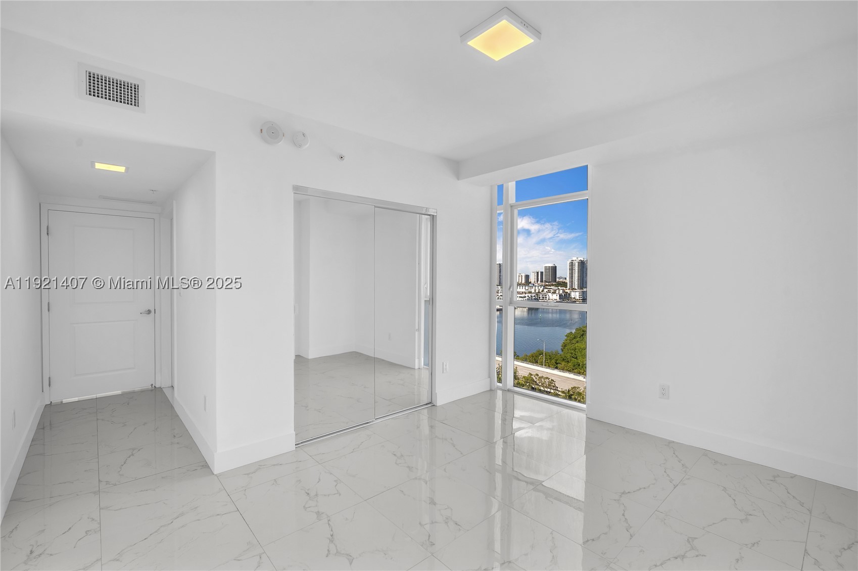 400 Sunny Isles Blvd (2 Parkings) #1519, Sunny Isles Beach FL 33160