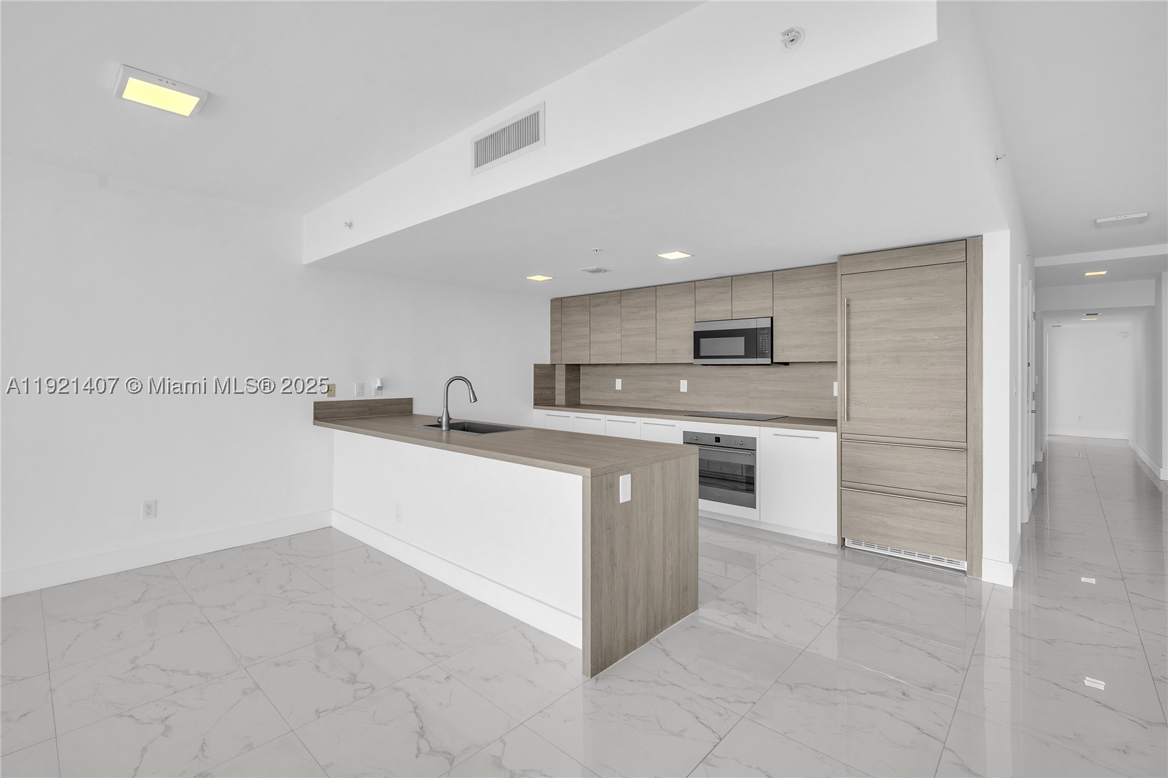 400 Sunny Isles Blvd (2 Parkings) #1519, Sunny Isles Beach FL 33160