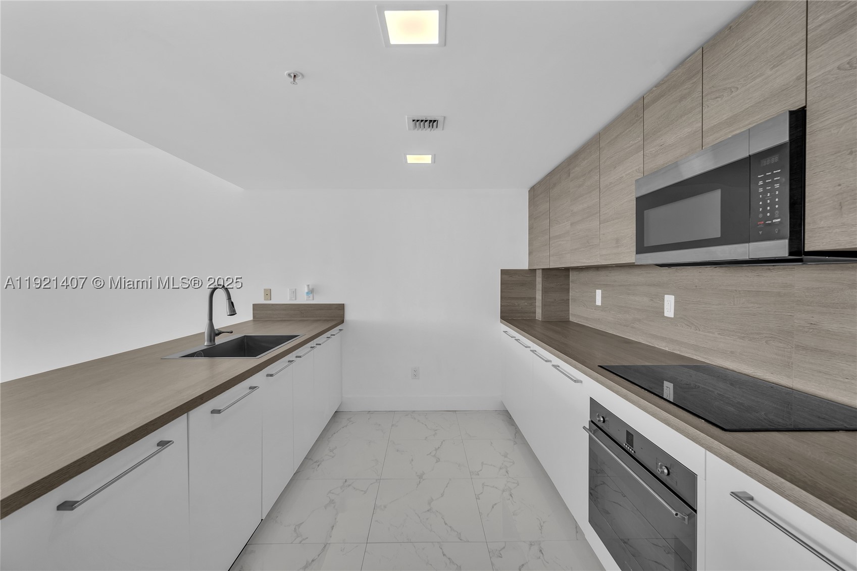 400 Sunny Isles Blvd (2 Parkings) #1519, Sunny Isles Beach FL 33160