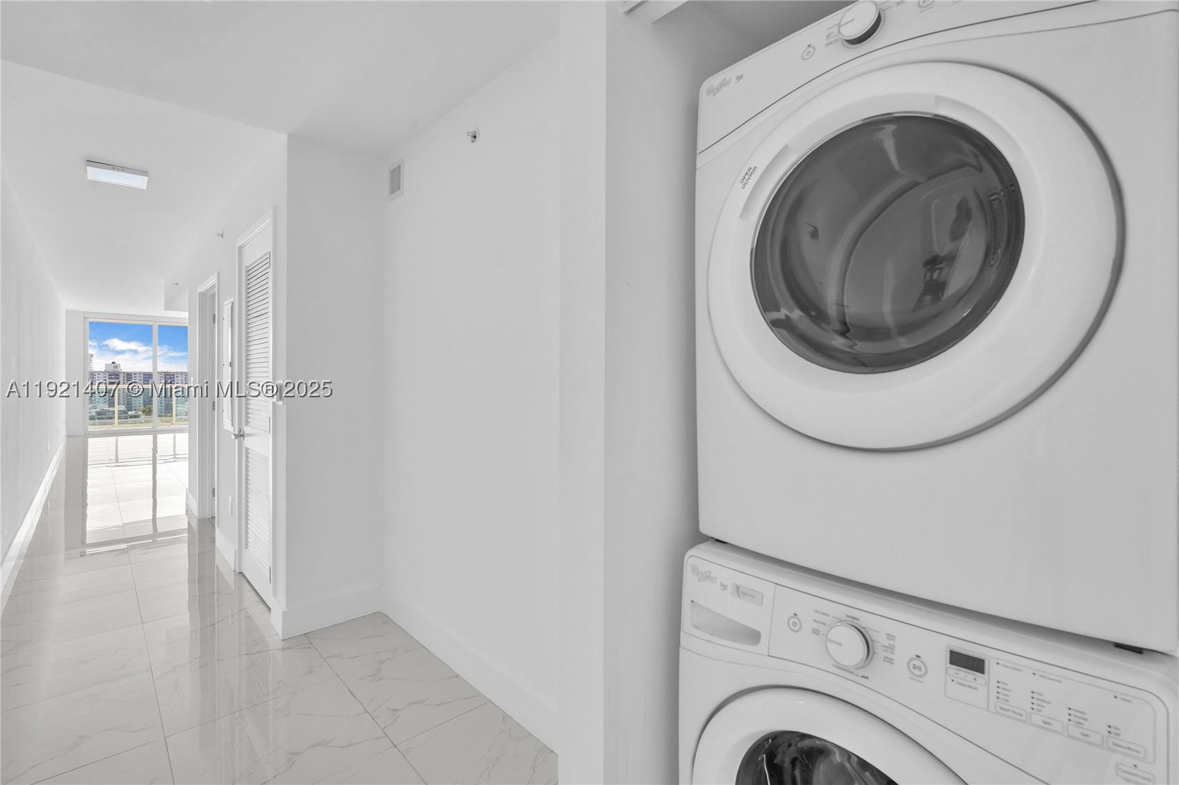 400 Sunny Isles Blvd (2 Parkings) #1519, Sunny Isles Beach FL 33160