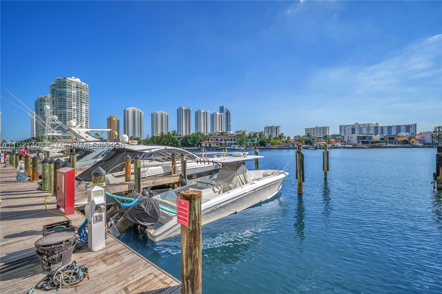400 Sunny Isles Blvd (2 Parkings) #1519, Sunny Isles Beach FL 33160