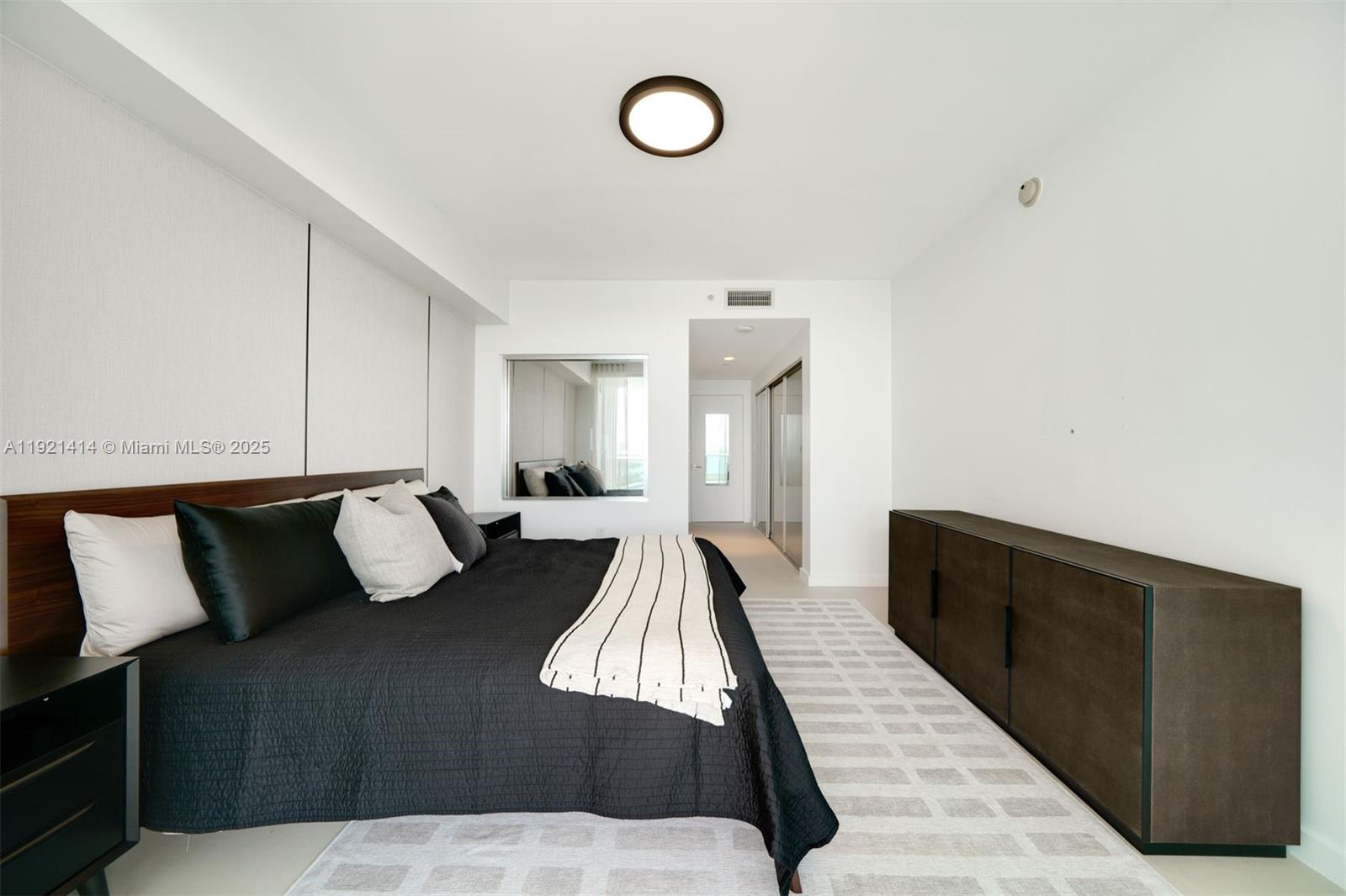 900 Biscayne Blvd #905, Miami FL 33132