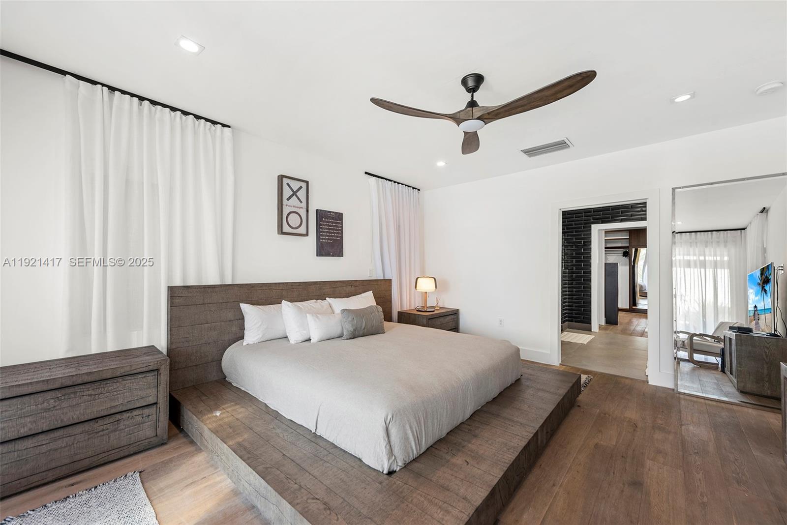 970 S Shore Dr, Miami Beach FL 33141