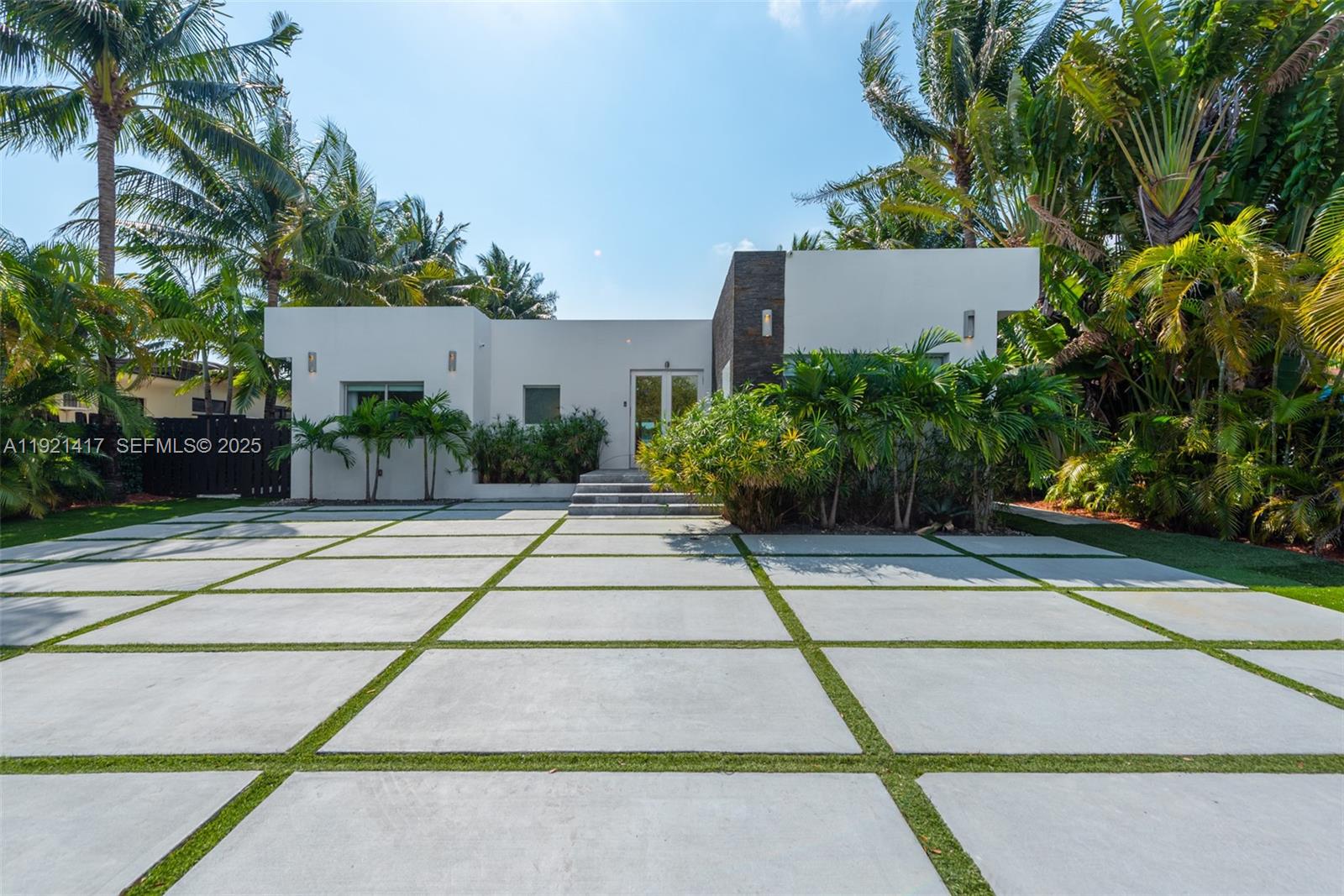 970 S Shore Dr, Miami Beach FL 33141